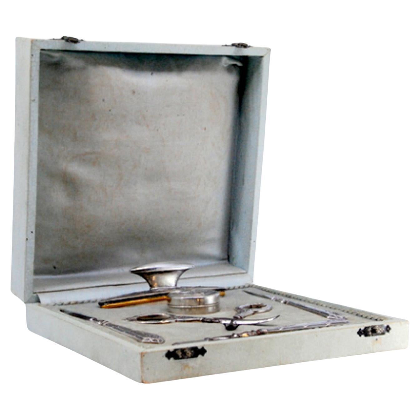 Silbernes Maniküretui mit sechs Teilen im Angebot