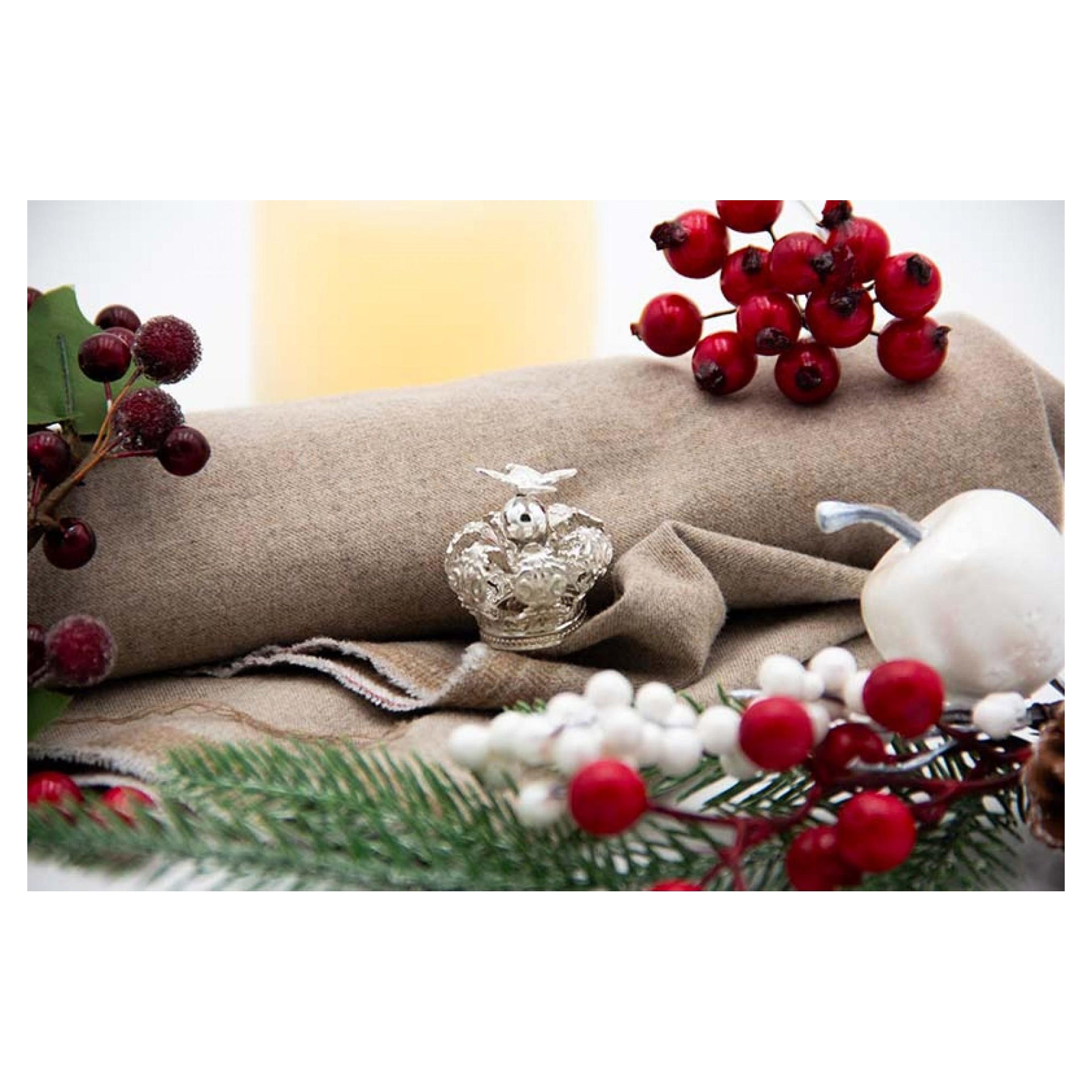 Silver Marian Crown with reliefs and the Holy Spirit at the top im Angebot