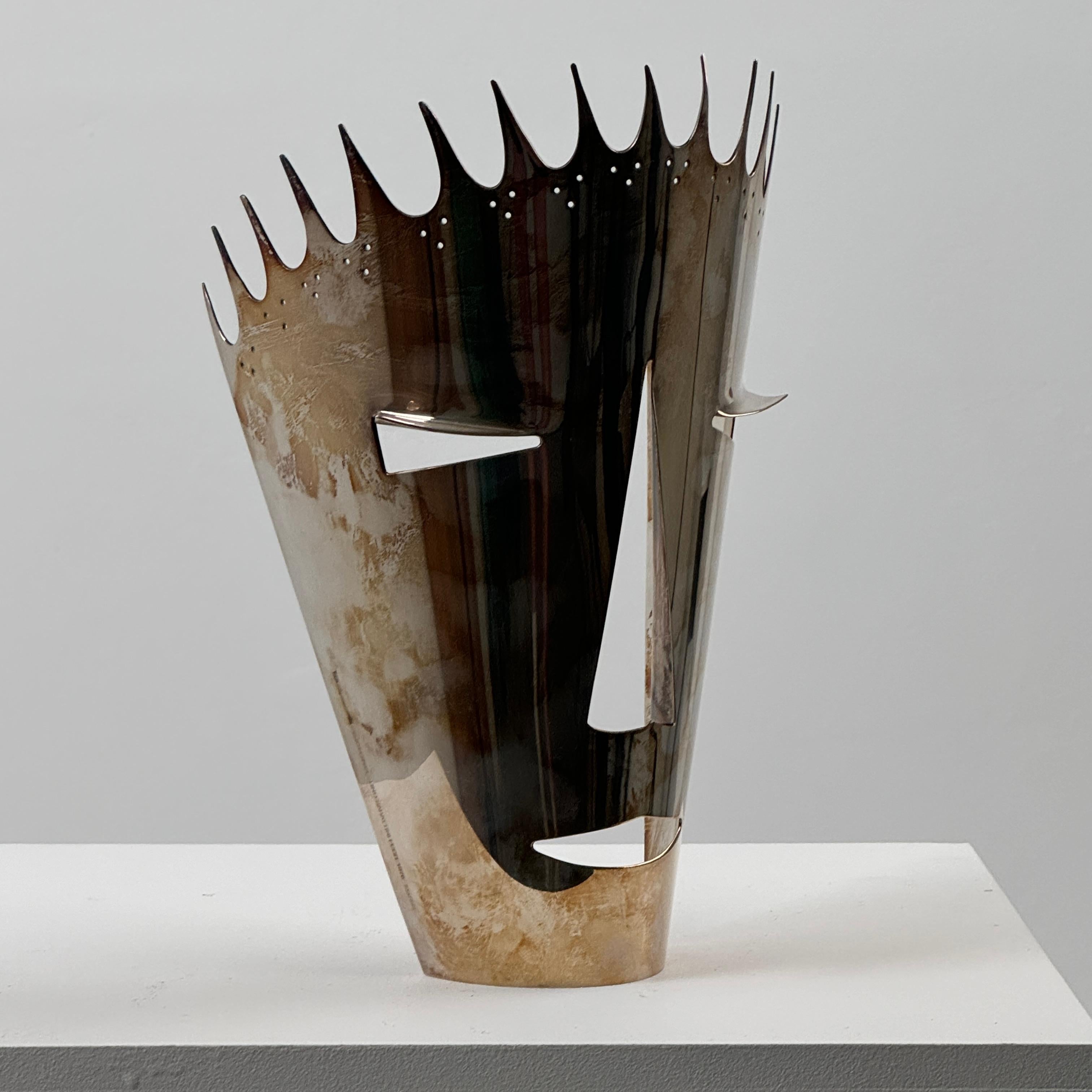 Decorative mask, model « Il Diavolo » by Lino Sabattini & Gio Ponti for Christofle, Italy, 1978.
Silver-plated metal.
Signed and numbered 233/999.

Good condition, traces of age-related use.

Dimensions :
Height : 27cm
Width : 18cm
Depth :