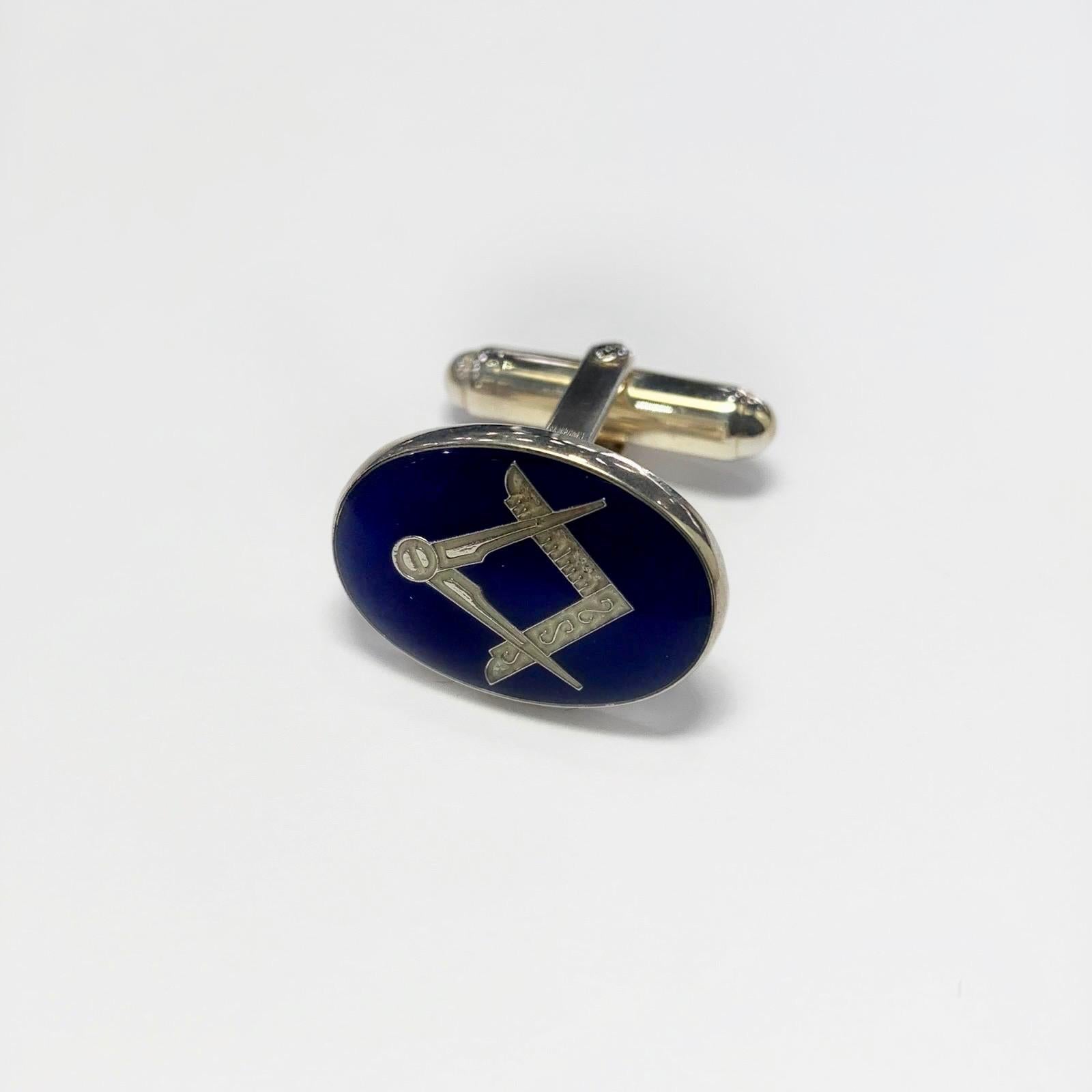 Great Quality Silver Masonic Hinged Cufflinks. English made with full English hallmark. 

Face dimensions : 19mm x 13mm