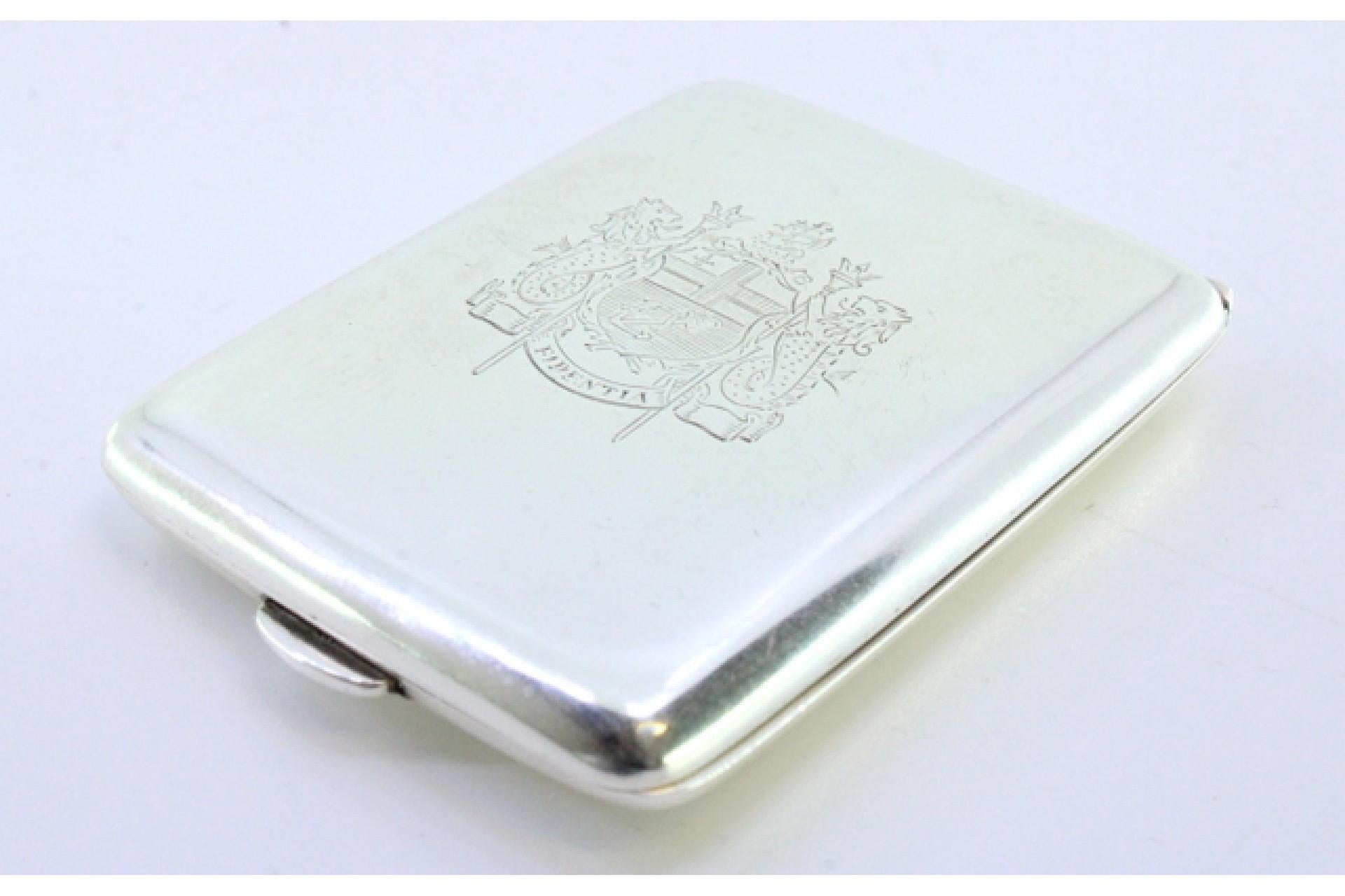 Silver matchbook with coat of arms in the center and hinged lid For Sale 1