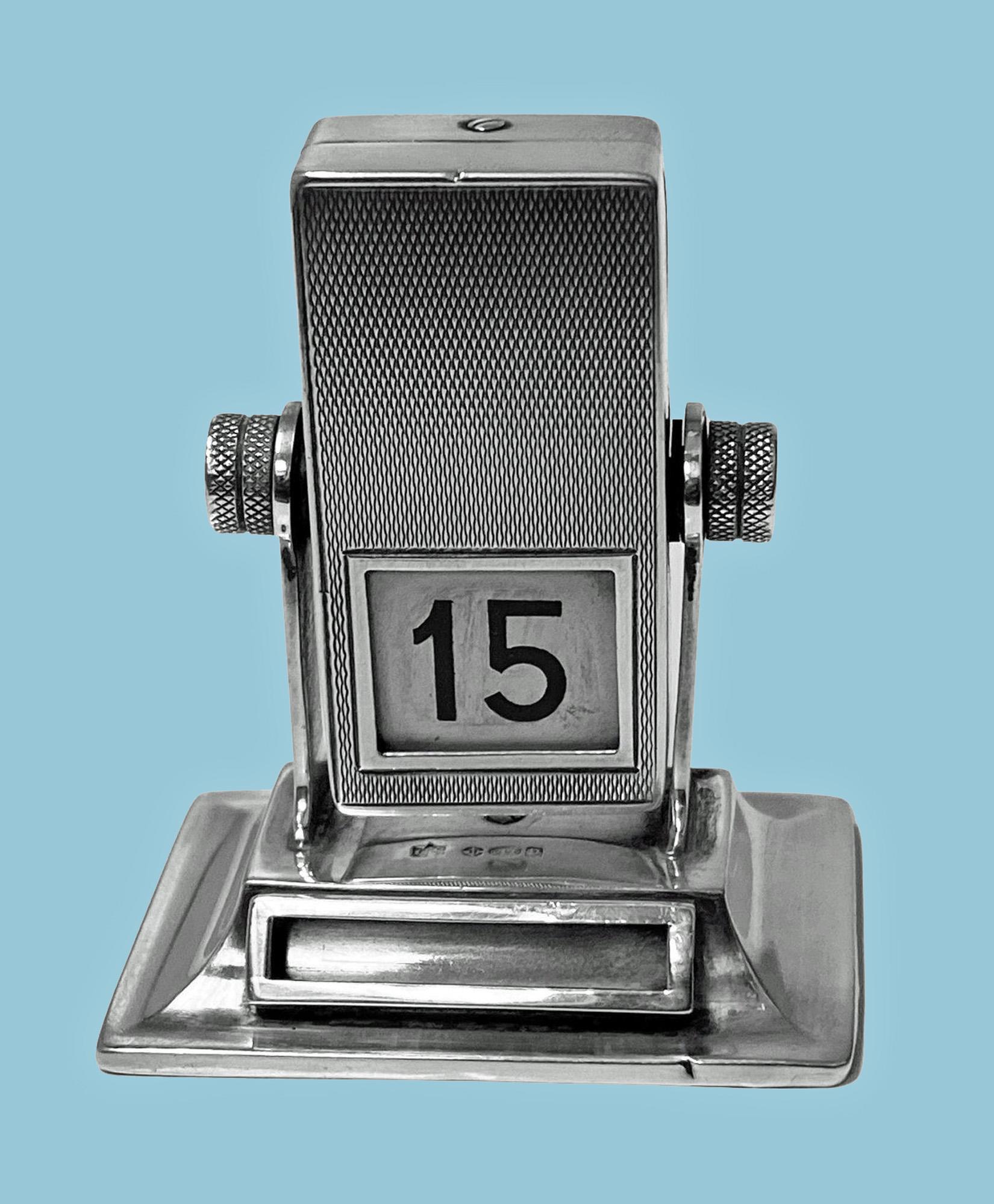 Rare English Sterling silver mechanical rotating desk calendar, London 1930 Stockwell and Co. The calendar on plain moulded base; central rotating calendar of engine turned and polished plain silver. The silver calendar section rotates on a silver