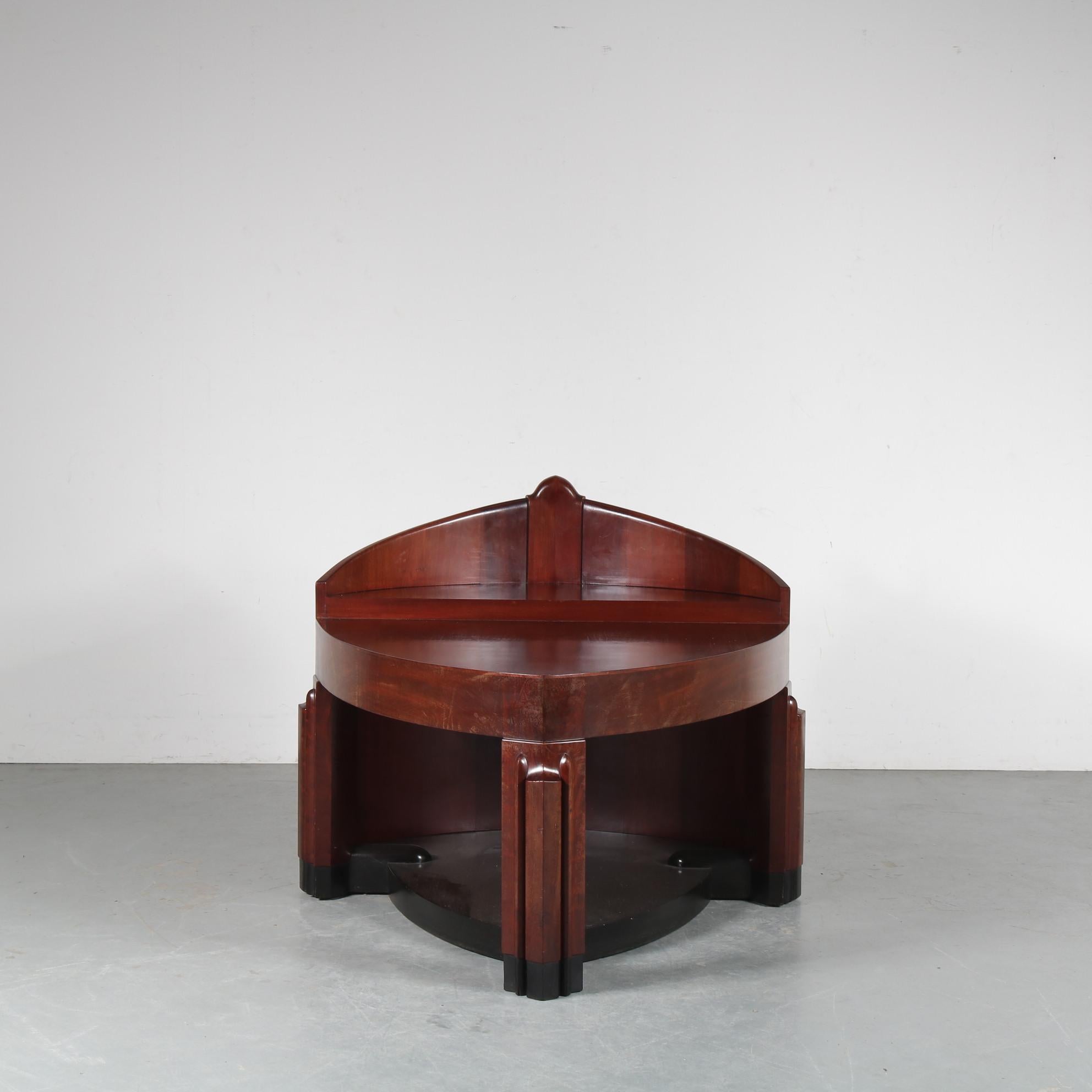 A unique hall table designed by Harry Dreesen for the “Exposition Arts Decratis et Industriels Modernes”. The International Exhibition of Modern Decorative and Industrial Arts was a World’s fair held in Paris, France, from April to October 1925.