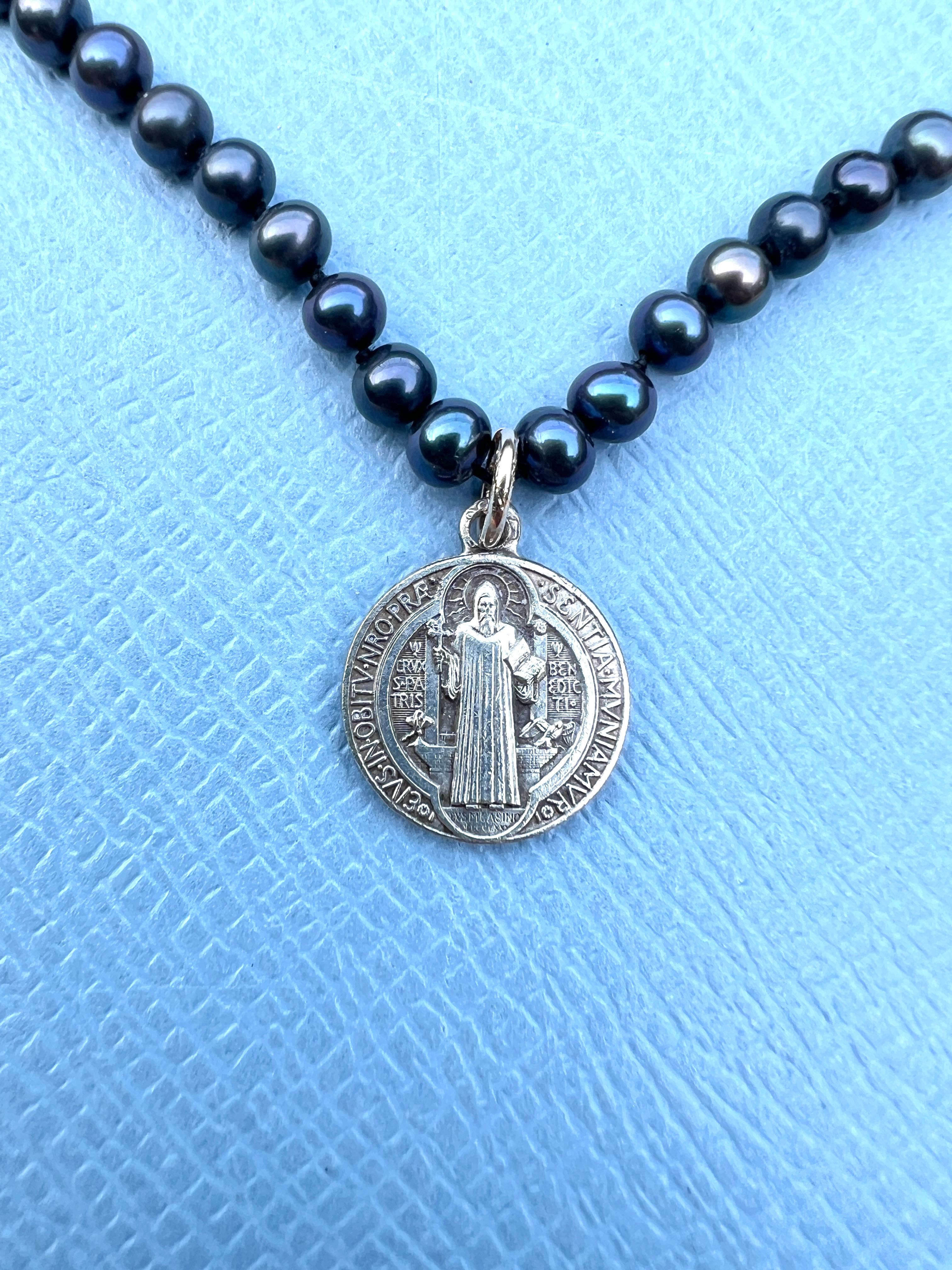 Silver Medal Necklace Black Pearl Bead Choker In New Condition For Sale In Los Angeles, CA