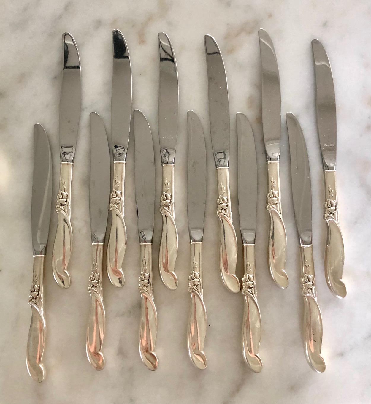 Elegant Silver Melody by International sterling silver flatware set of 63 pieces. This set includes:
12 knives 9.25”
12 forks 7.25”
12 salad forks 6.5”
12 teaspoons 6”
12 place soup spoons 6.75”
1 Butter Spreader 6 3/8”
1 Pie Server 10.75”
1