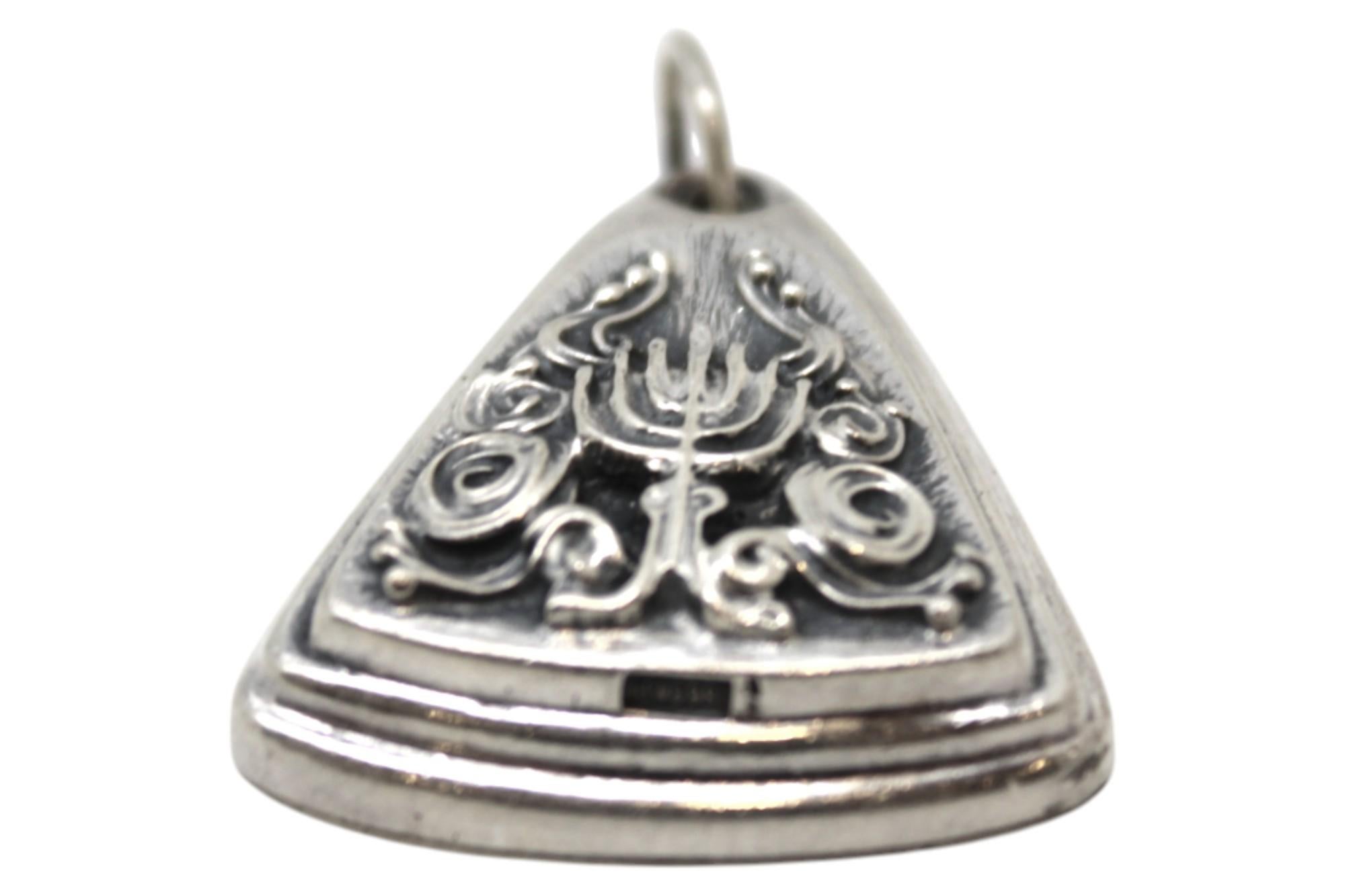 Silberner Menorah-Anhänger von Henryk Winograd, Judaica, New York, spätes 20. Jahrhundert (Art nouveau) im Angebot