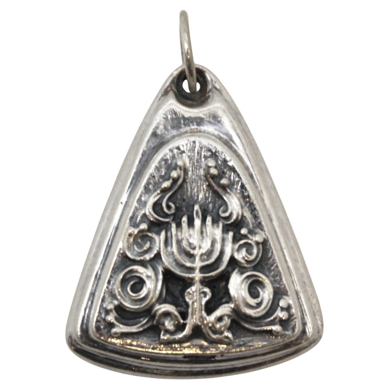 Colgante menorá de plata de Henryk Winograd, Judaica, Nueva York, Finales del siglo XX