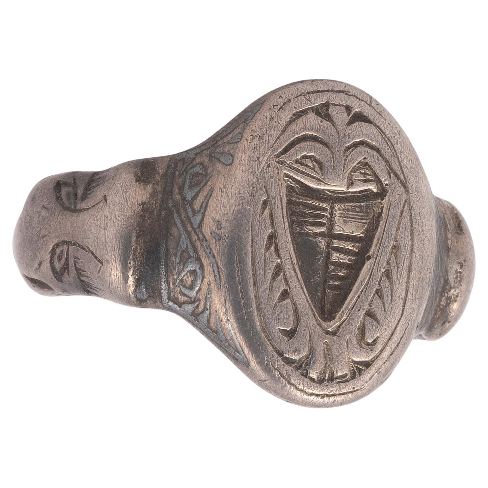 Silver Merchant's Inlaid Niello Ring Seal With Coat Of Arms Circa XV Sec. In Excellent Condition For Sale In Firenze, IT