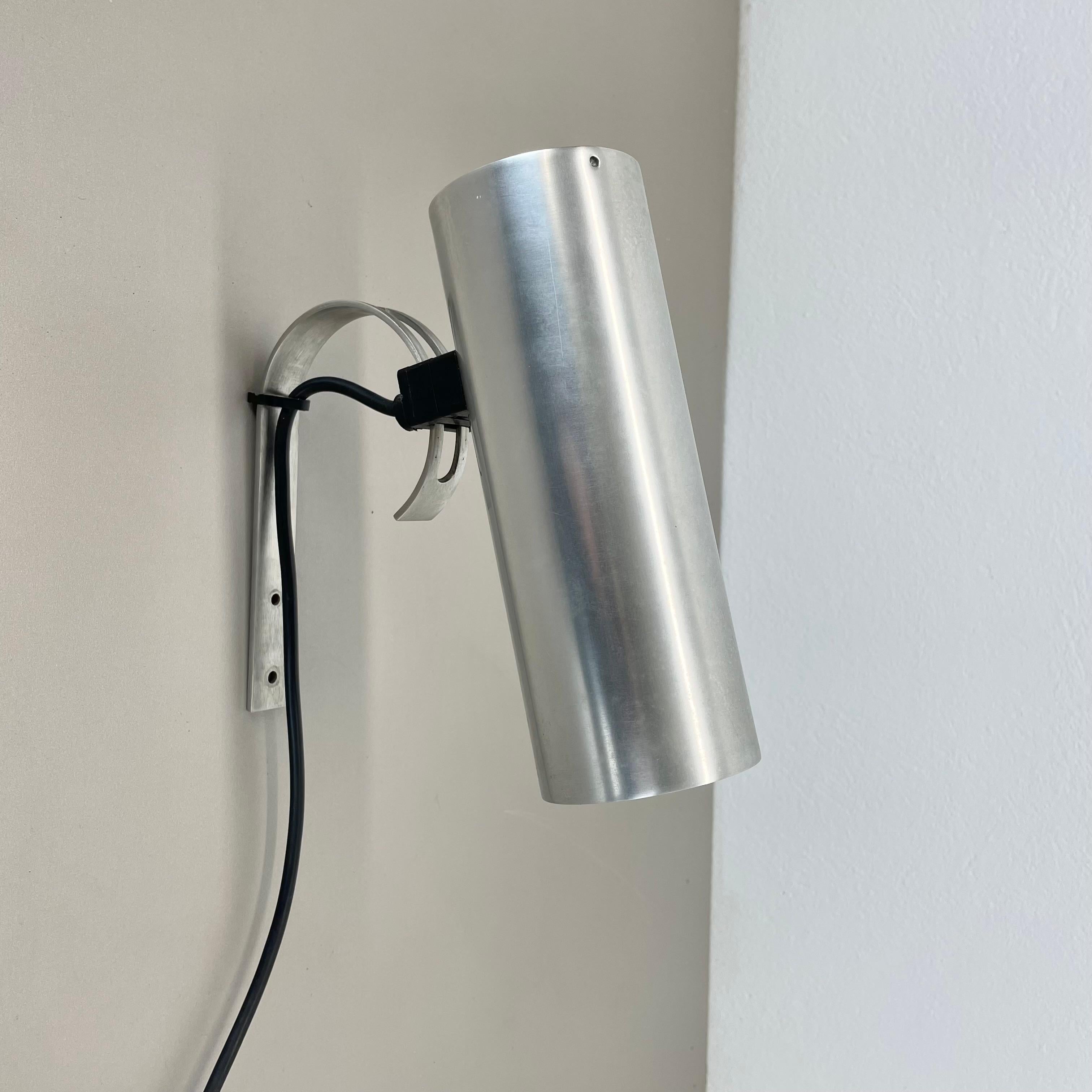 silver metal adjustable SPACE AGE wall spot light by Erco Lights, Germany 1970s In Good Condition For Sale In Kirchlengern, DE