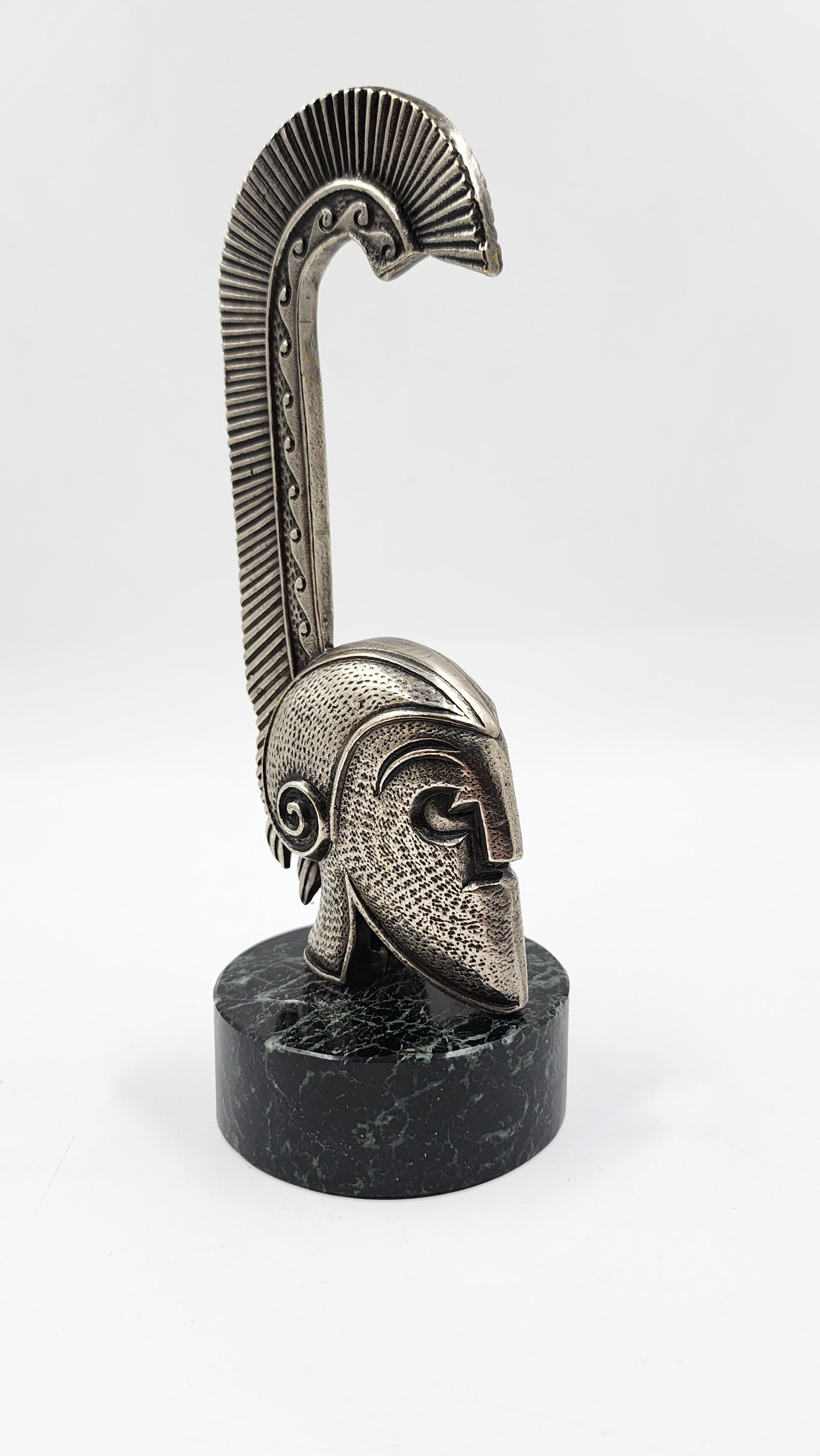 Francese Mascotte per auto Art Deco in metallo argentato 