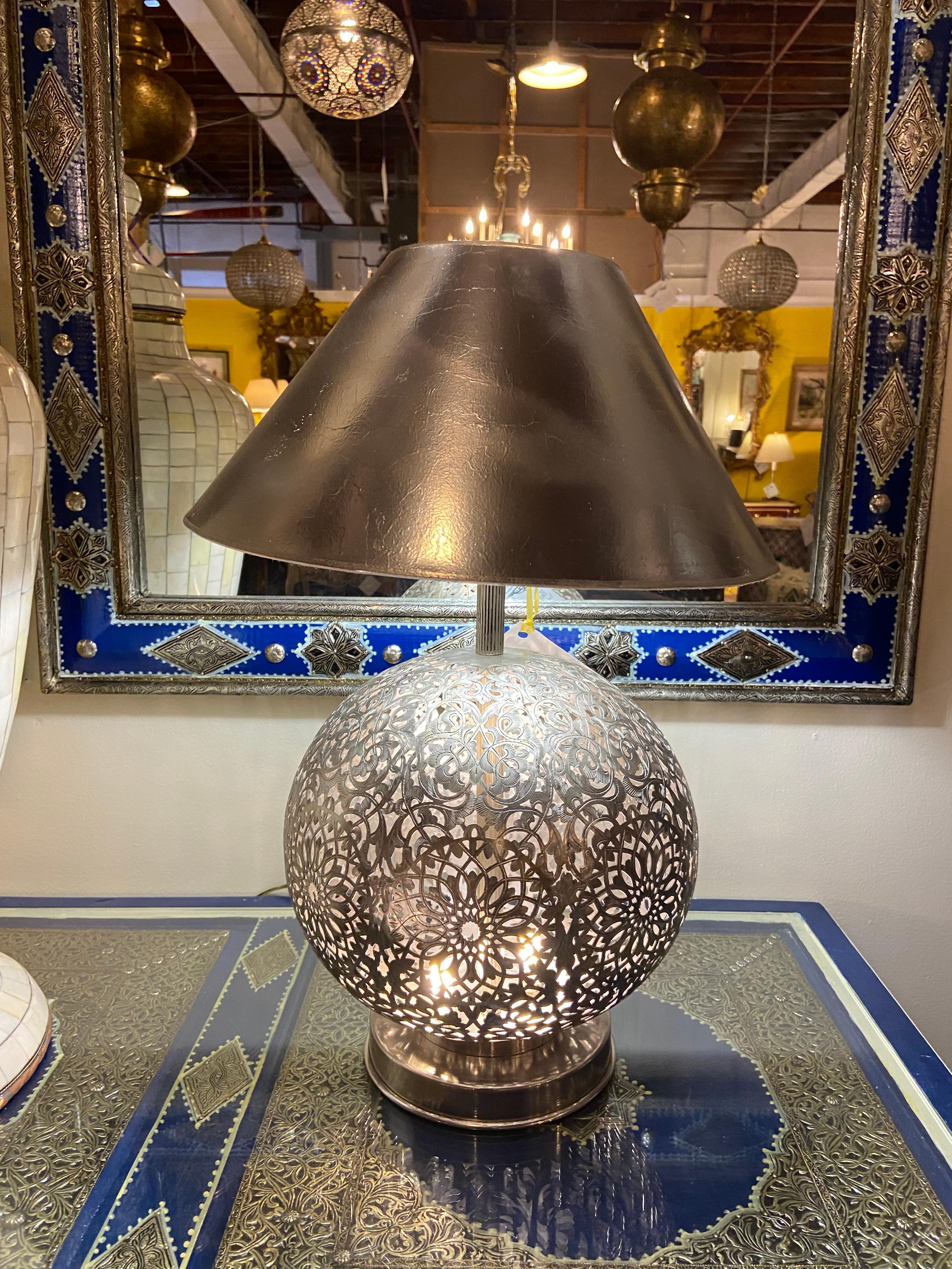 Silver Brass Filigree Moroccan Table Lamp, with Bottom and Upper Lights, a Pair 3