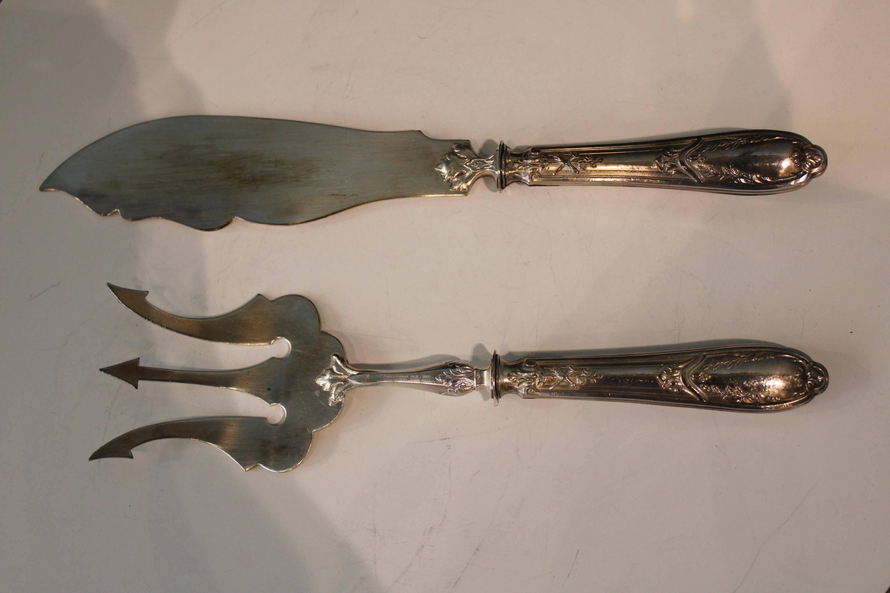 Silver metal fish cutlery in their box In Good Condition For Sale In Paris, FR