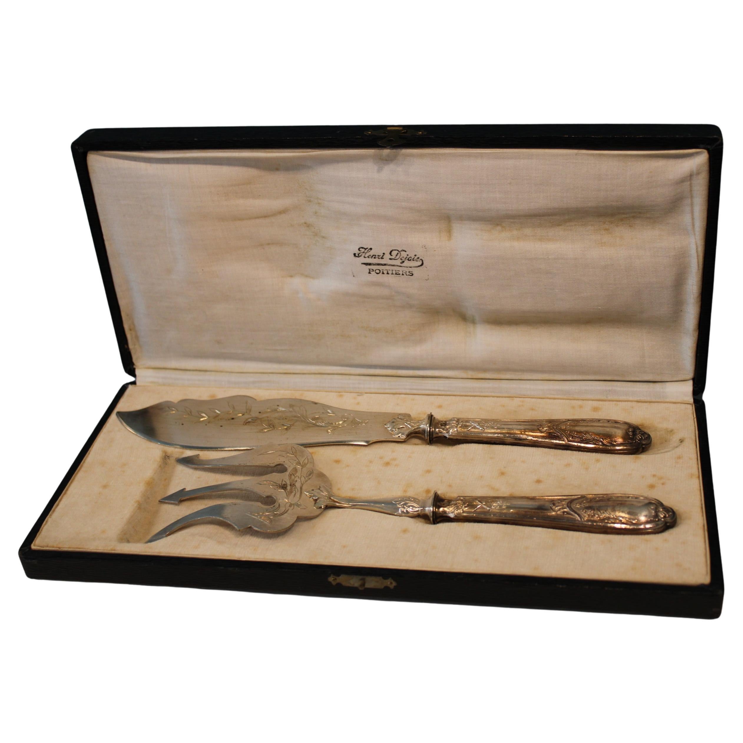 Silver metal fish cutlery in their box For Sale