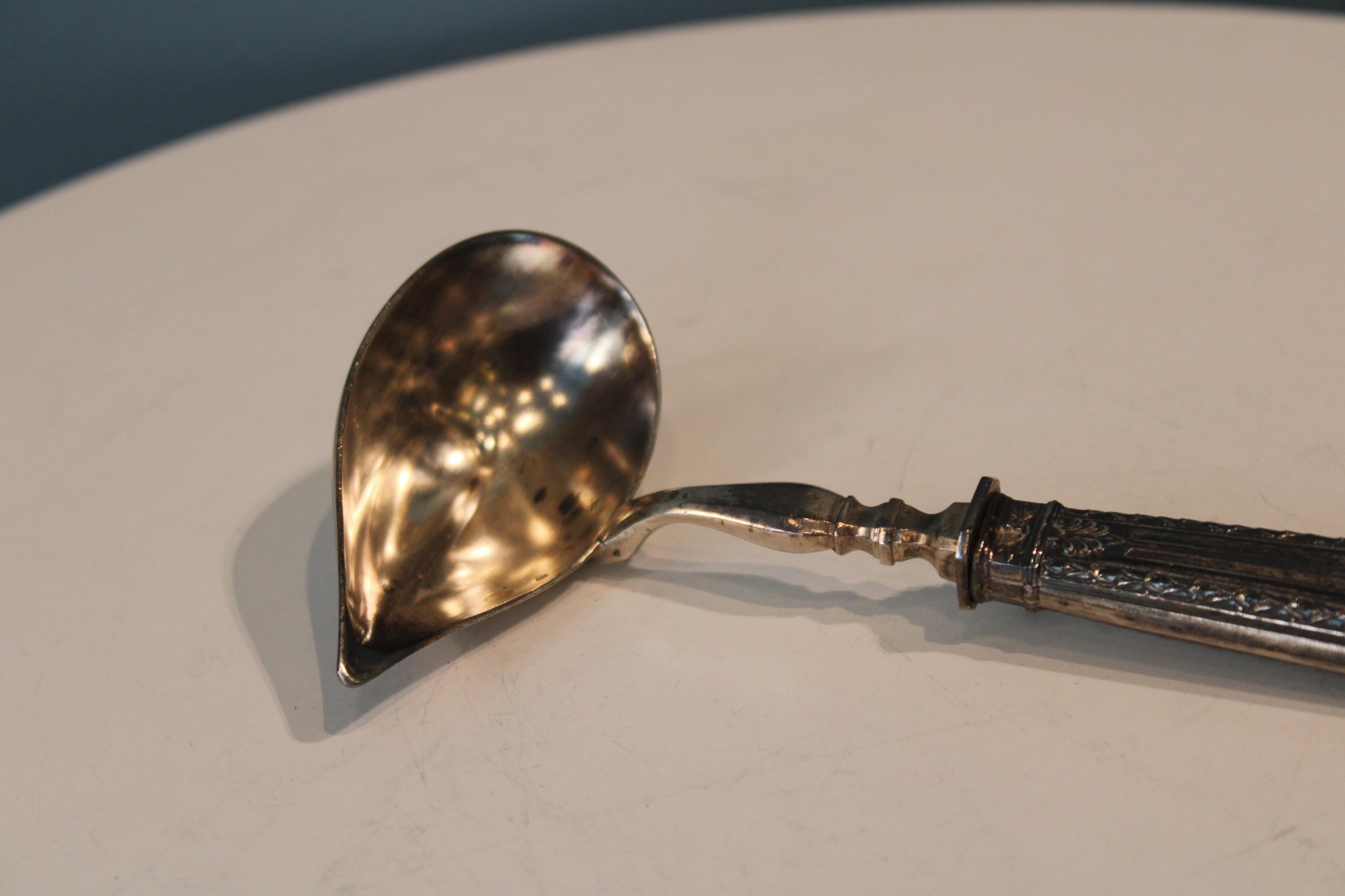 Silver metal gravy spoon in her box For Sale 3