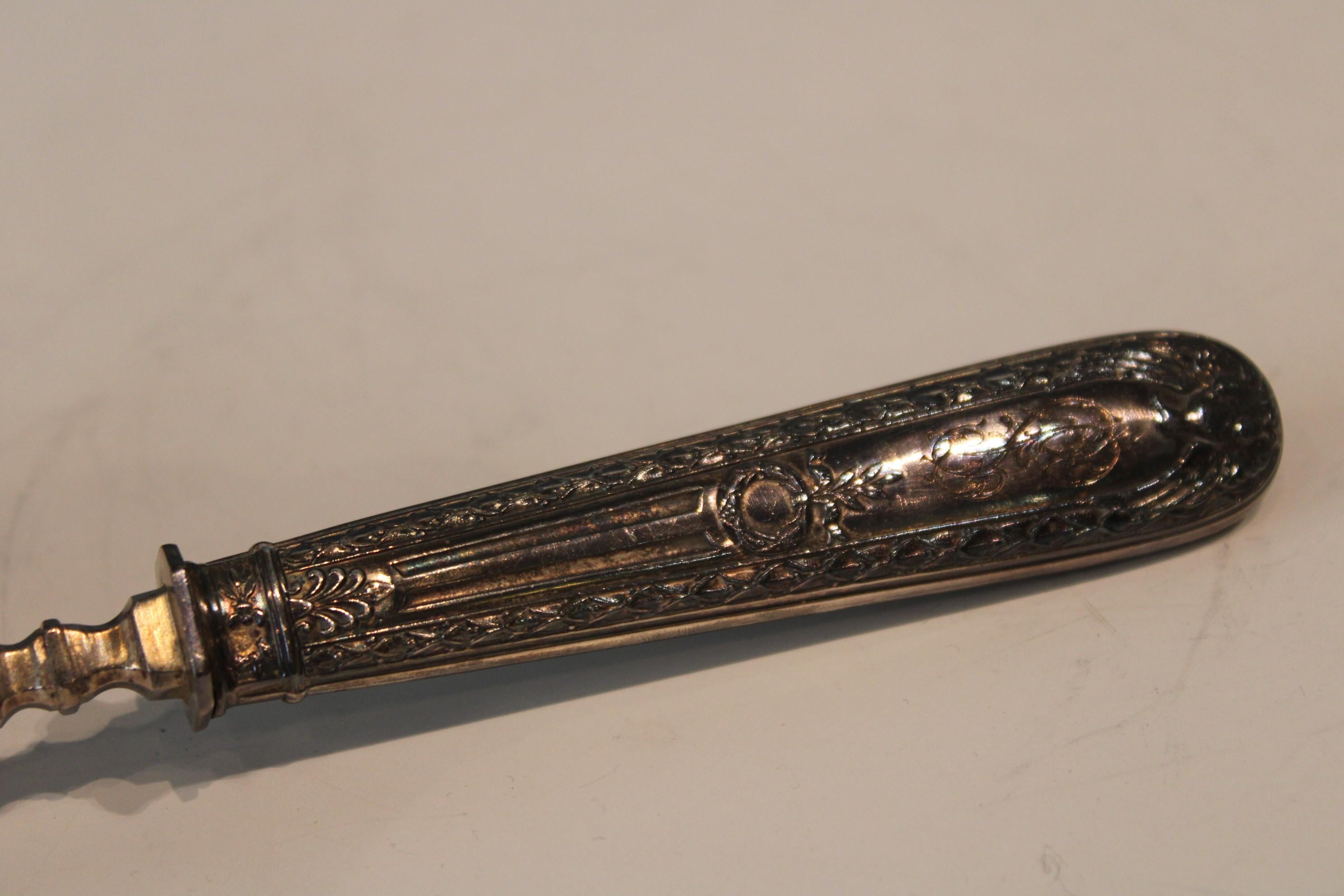 Silver metal gravy spoon in her box For Sale 5