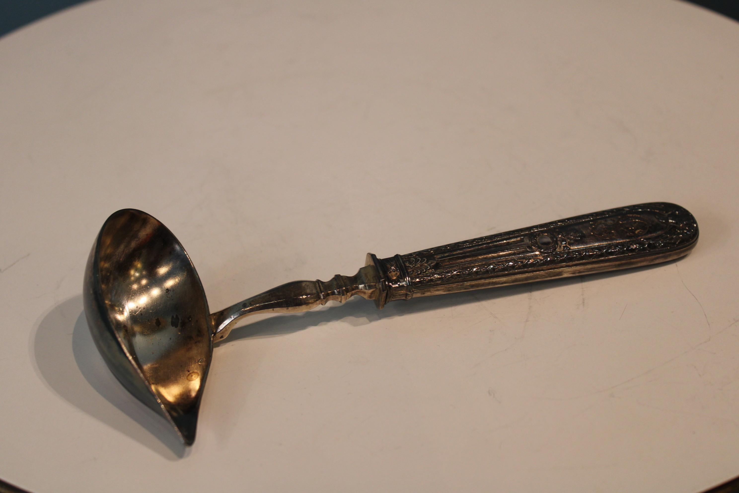 Silver metal gravy spoon in her box For Sale 6