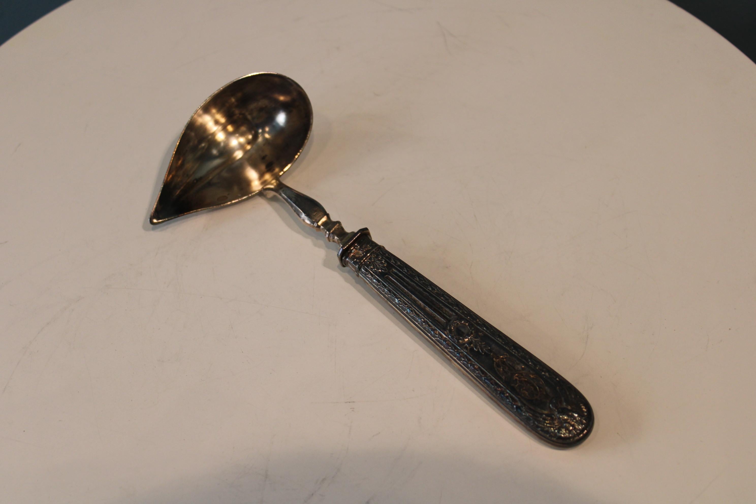Silver metal gravy spoon in her box For Sale 2