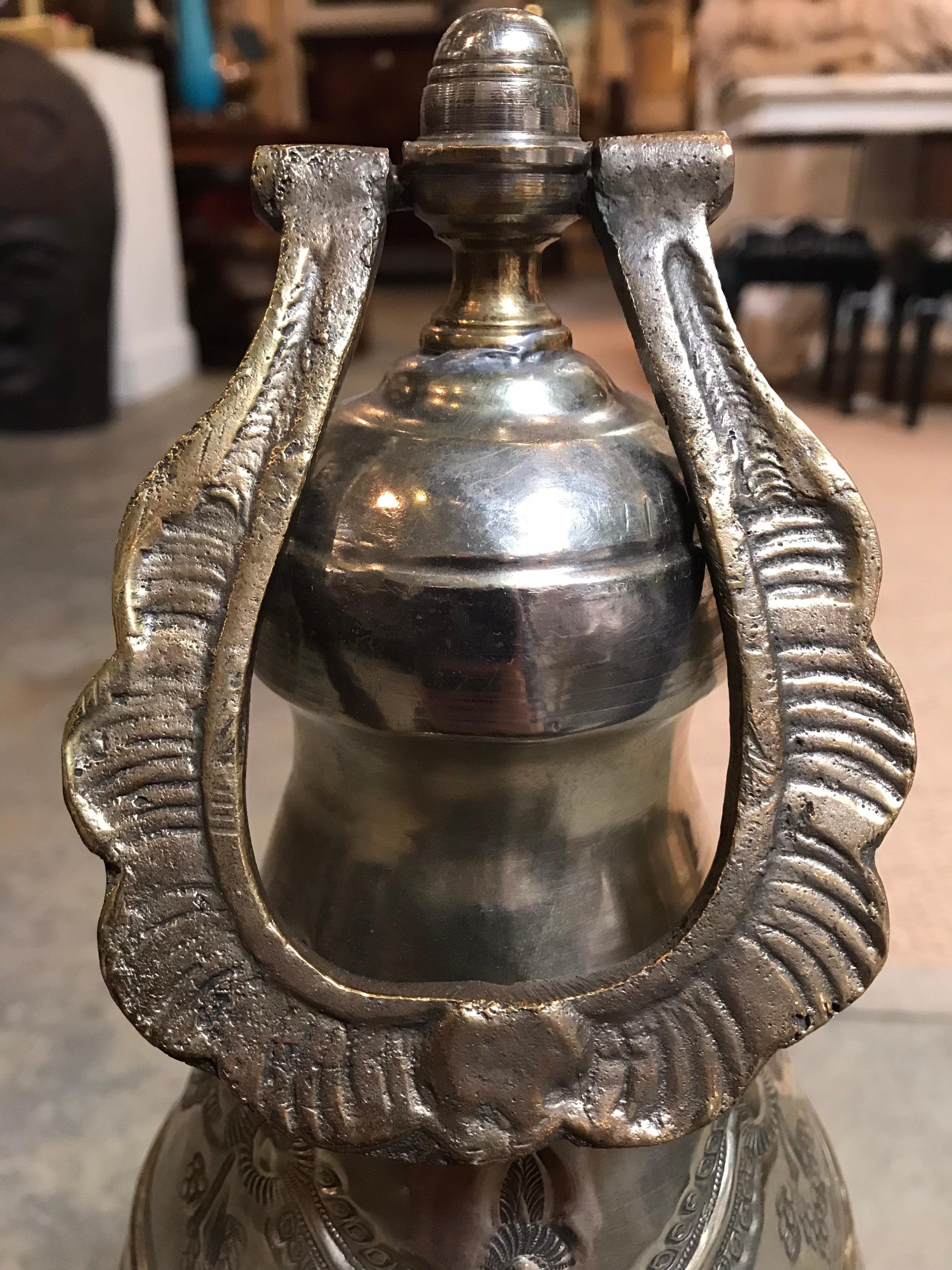 Tajine marocchino in metallo argentato in vendita 2