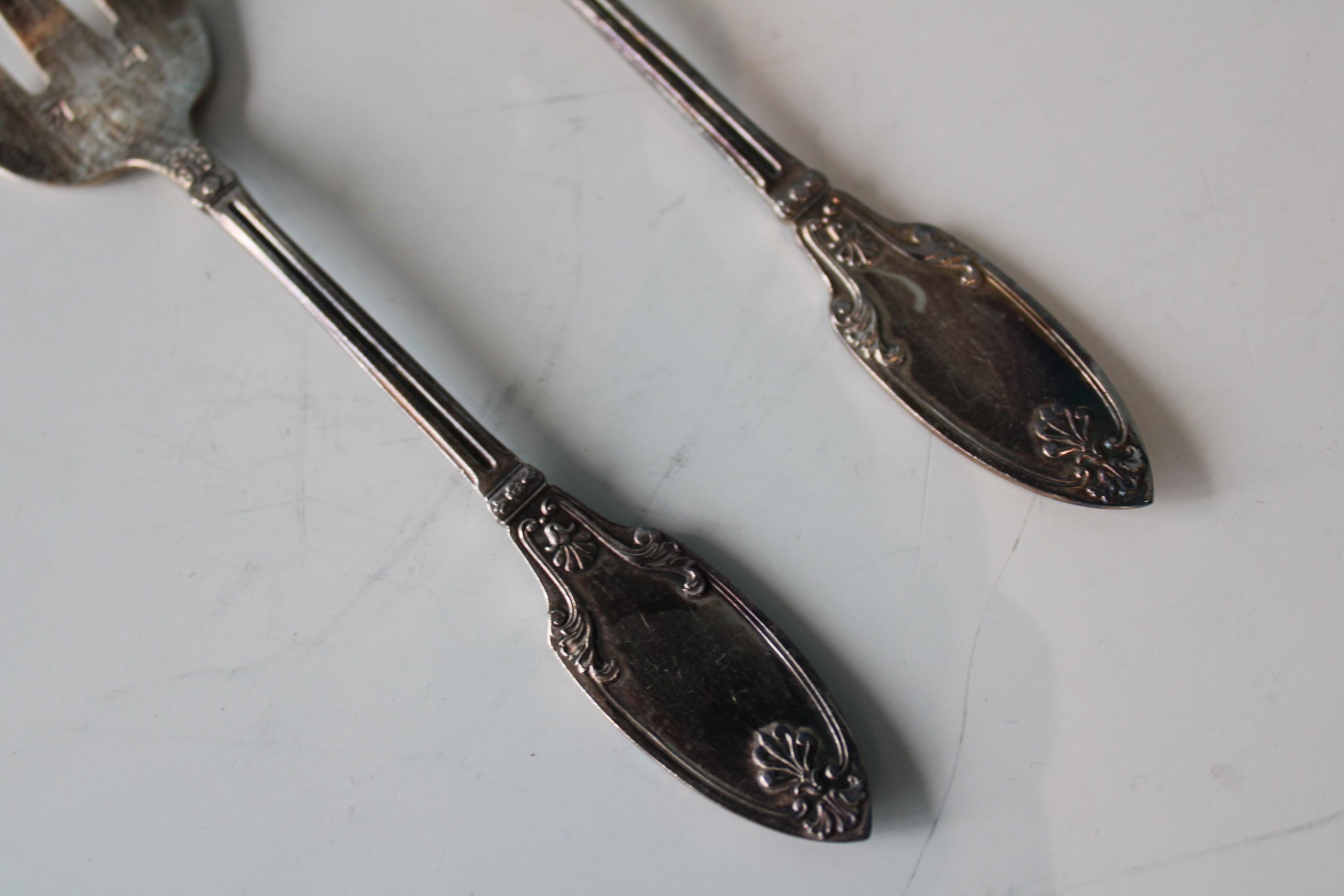 Silver metal scoops in their box For Sale 7
