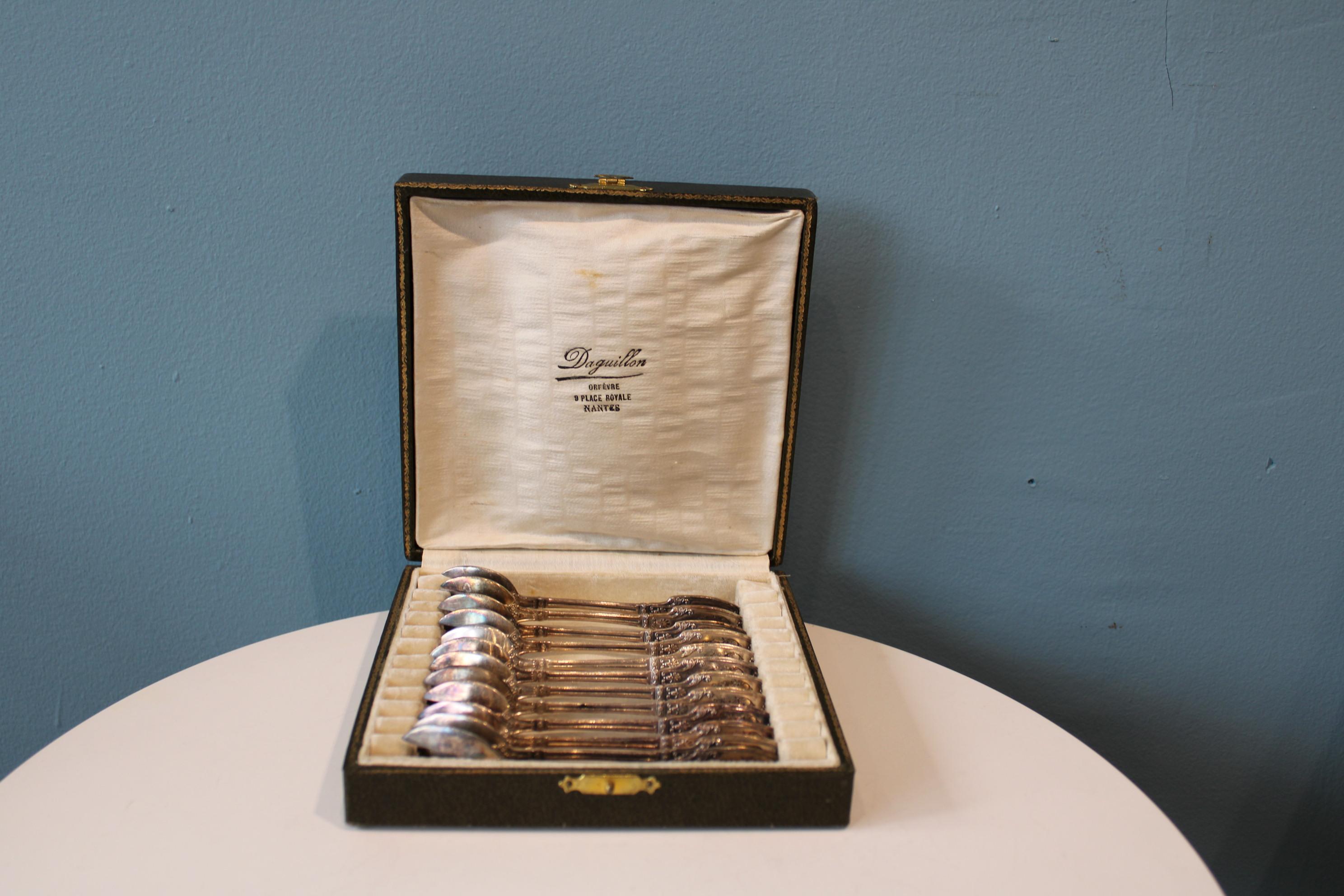 19th Century Silver metal scoops in their box For Sale