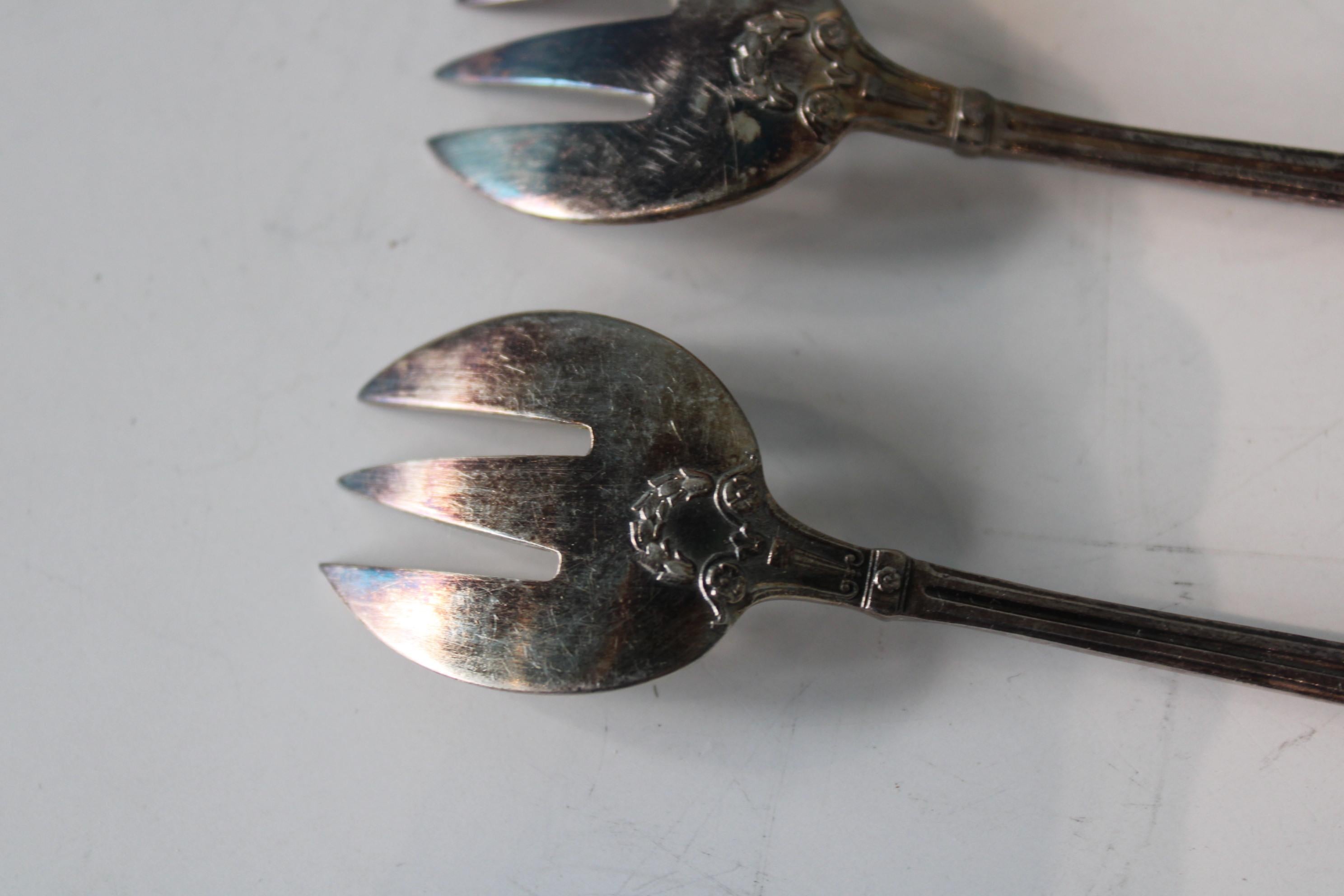Silver metal scoops in their box For Sale 2