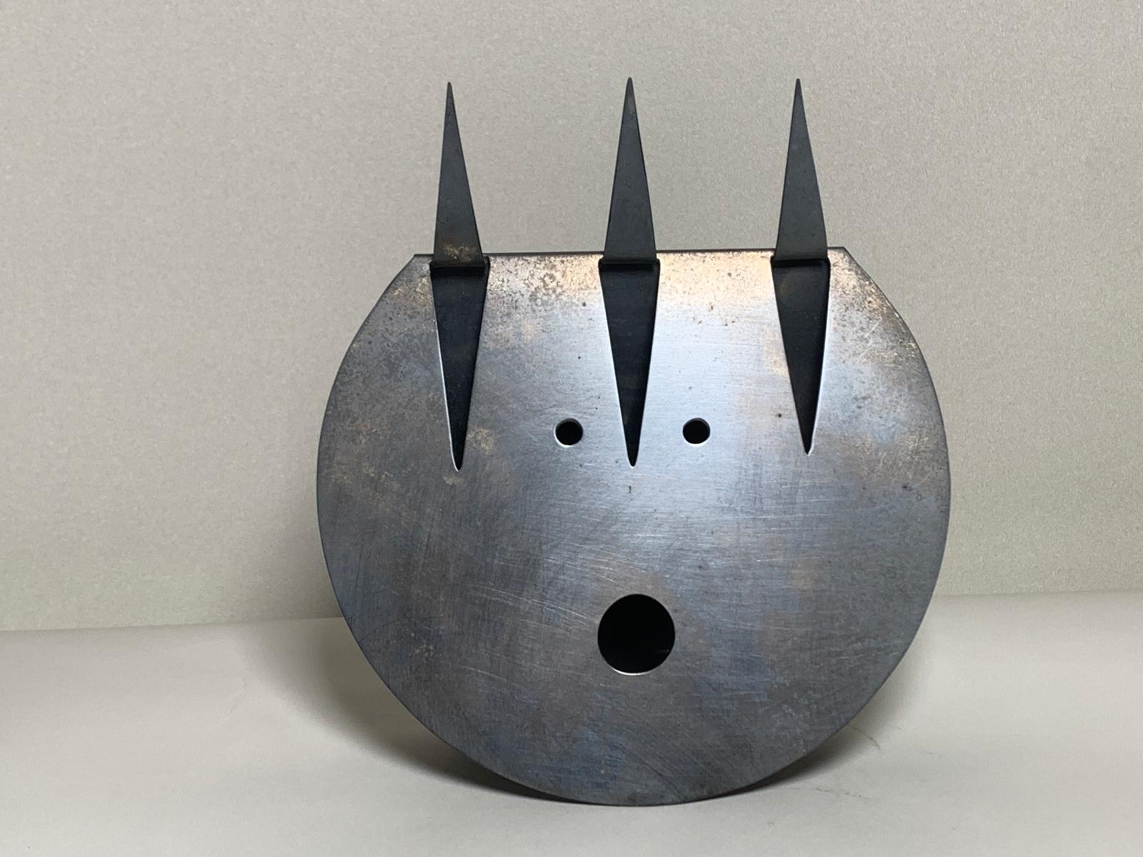 Sculpture depicting the devil designed by Gio Ponti and created by Lino Sabattini in 1978 in hallmarked silver metal.

Biography
Architect, designer and artist, Gio Ponti (Milan 1891-1979) graduated in Milan in 1921 and initially associated with