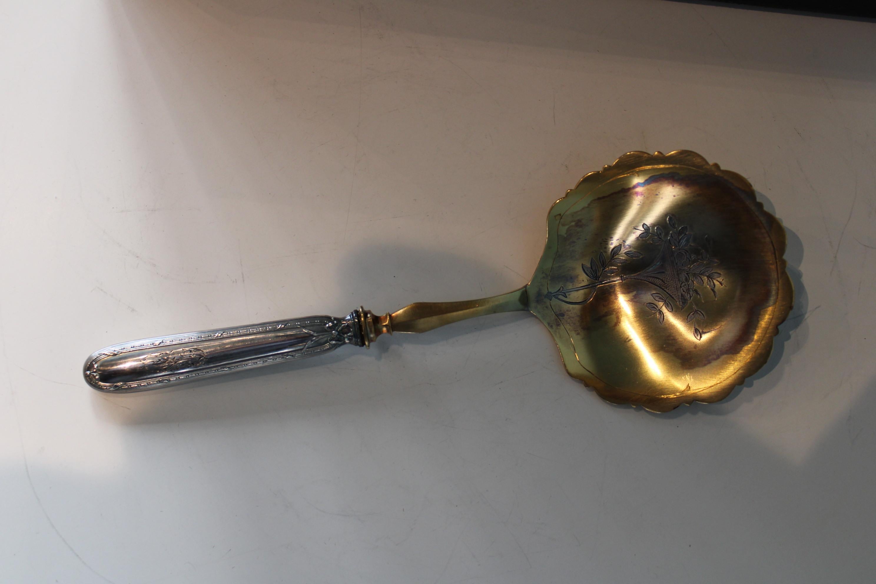 Silver metal serving scoop in its box For Sale 3