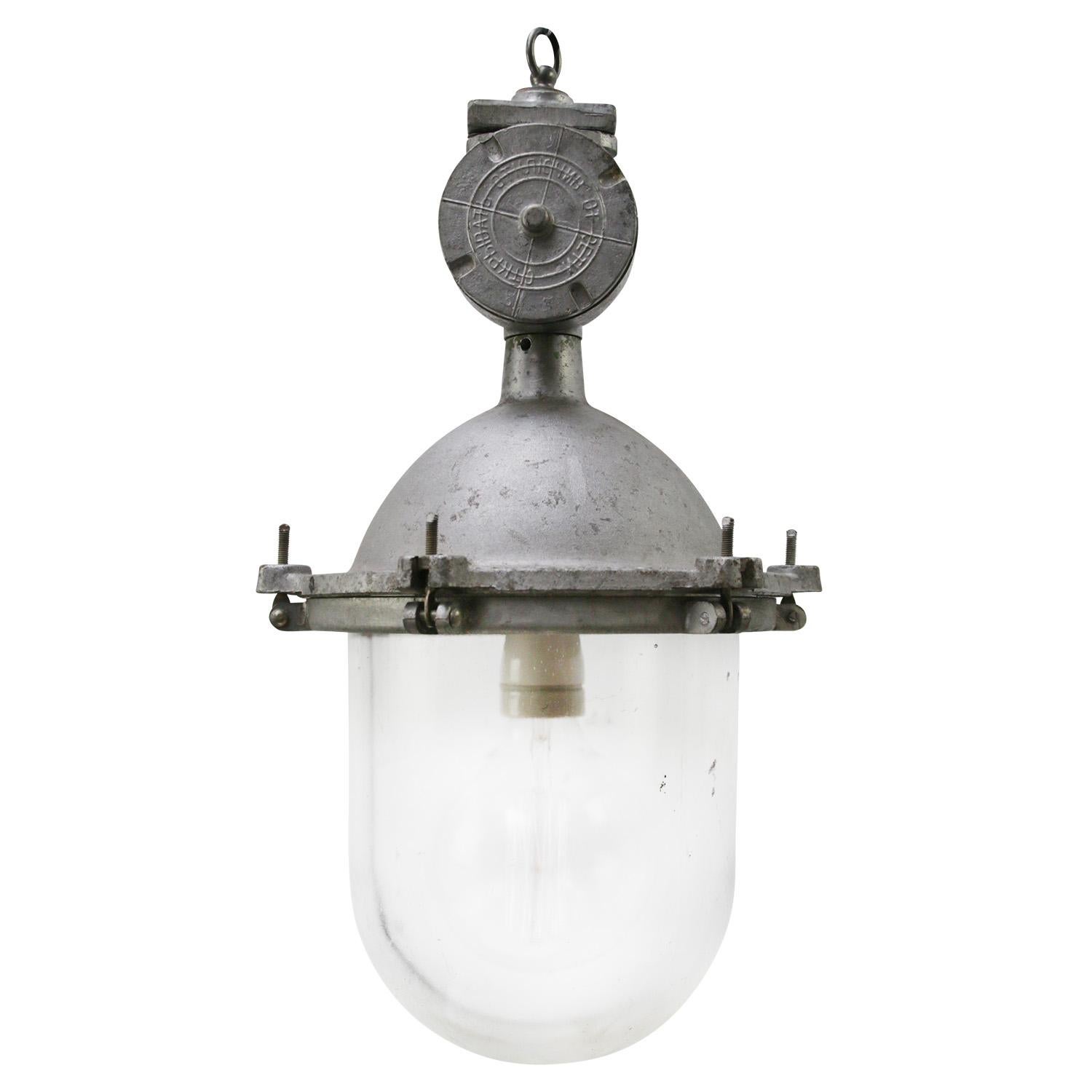 Luci a sospensione in metallo d'argento con vetro trasparente industriale d'epoca In condizioni buone in vendita a Amsterdam, NL