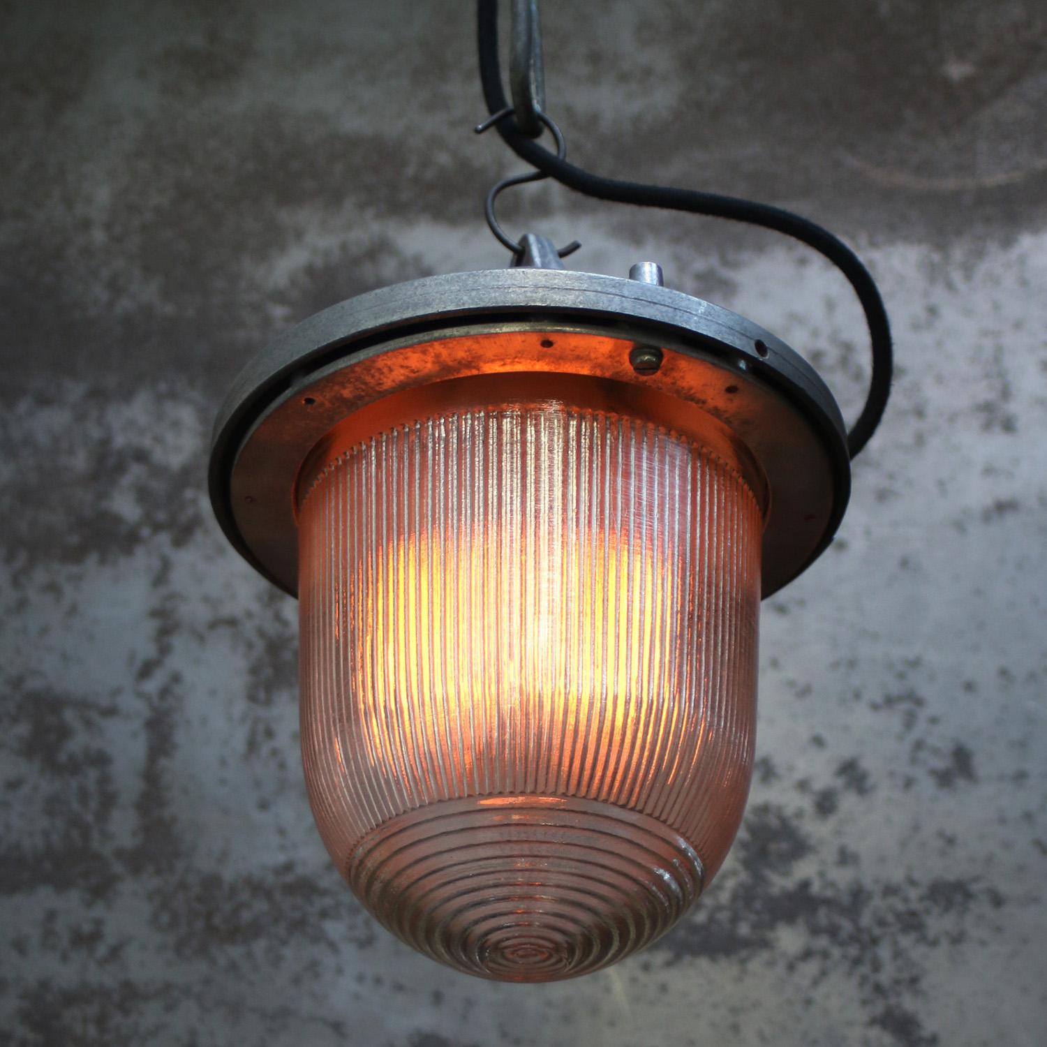 Silver Metal Vintage Industrial Holophane Glass Pendant Lamps In condizioni buone in vendita a Amsterdam, NL