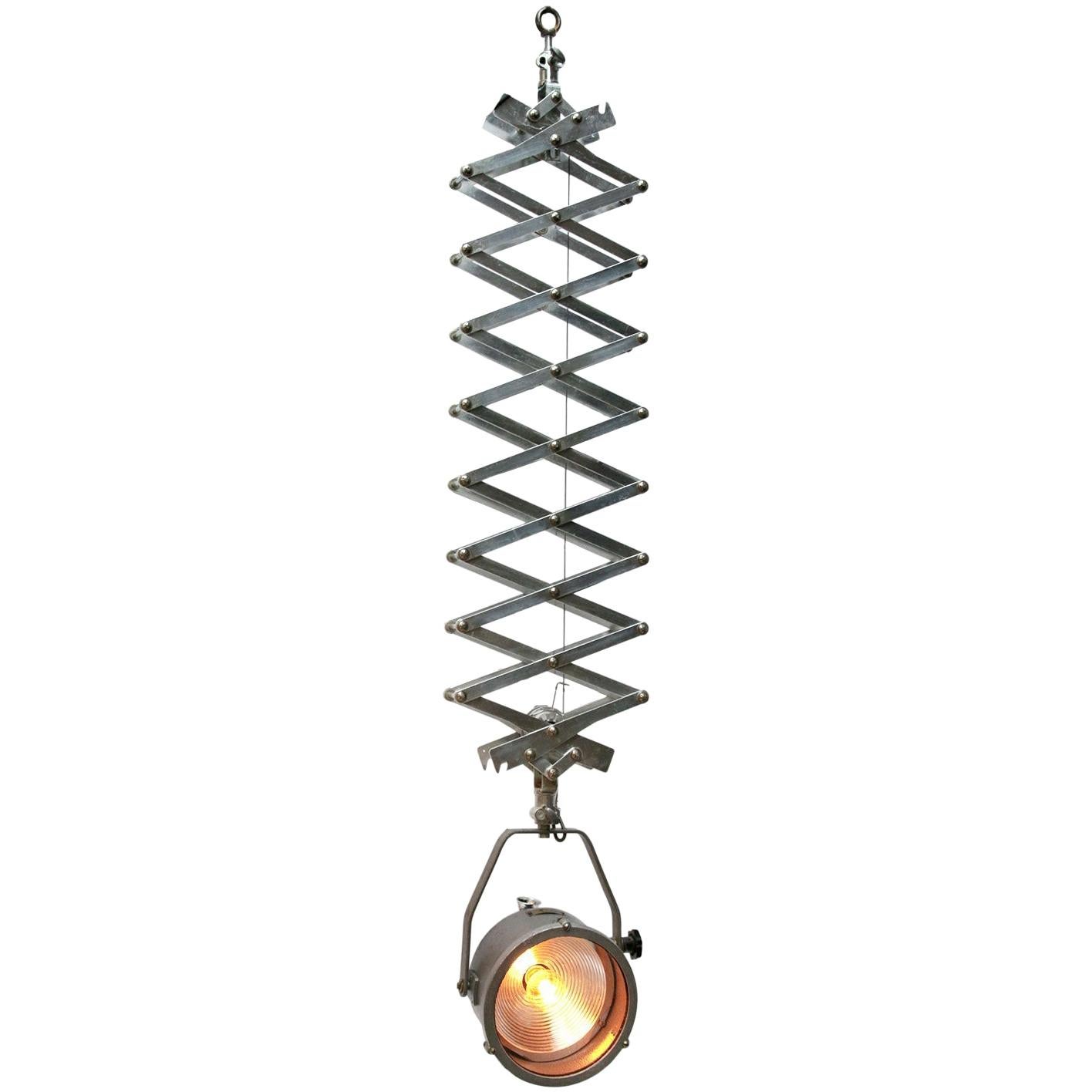 Lampe à suspension ciseau de théâtre industriel vintage en métal argenté en vente