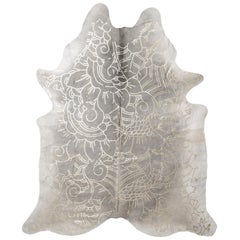 Tapis en cuir de vache gris à motif Boho Batik:: moyen:: argenté et métallique