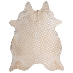 Tapis en cuir de vache crème à motif de diamant métallique argenté:: grand modèle