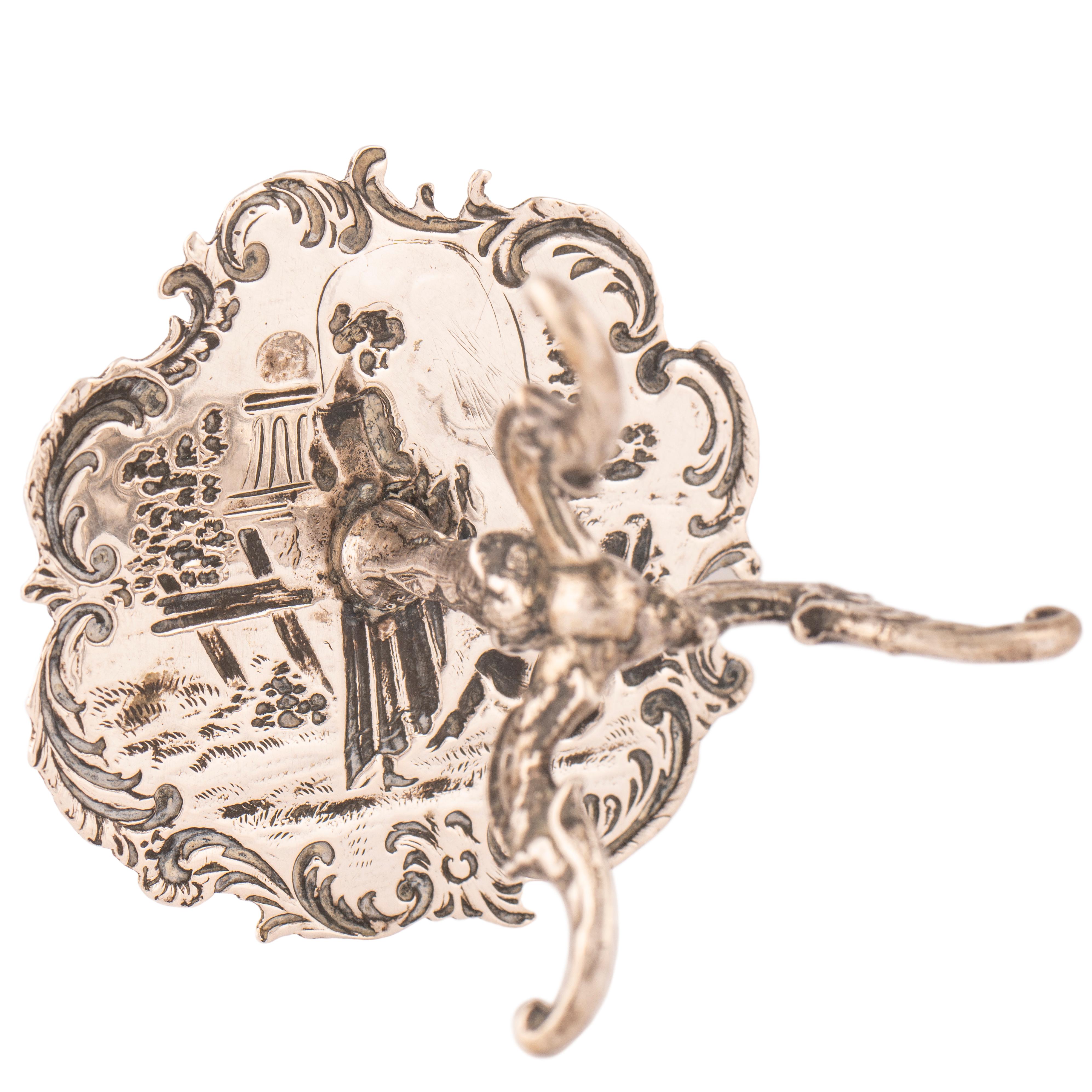 Guéridon rococo miniature en argent, Allemagne, vers 1900 Bon état - En vente à St. Catharines, ON