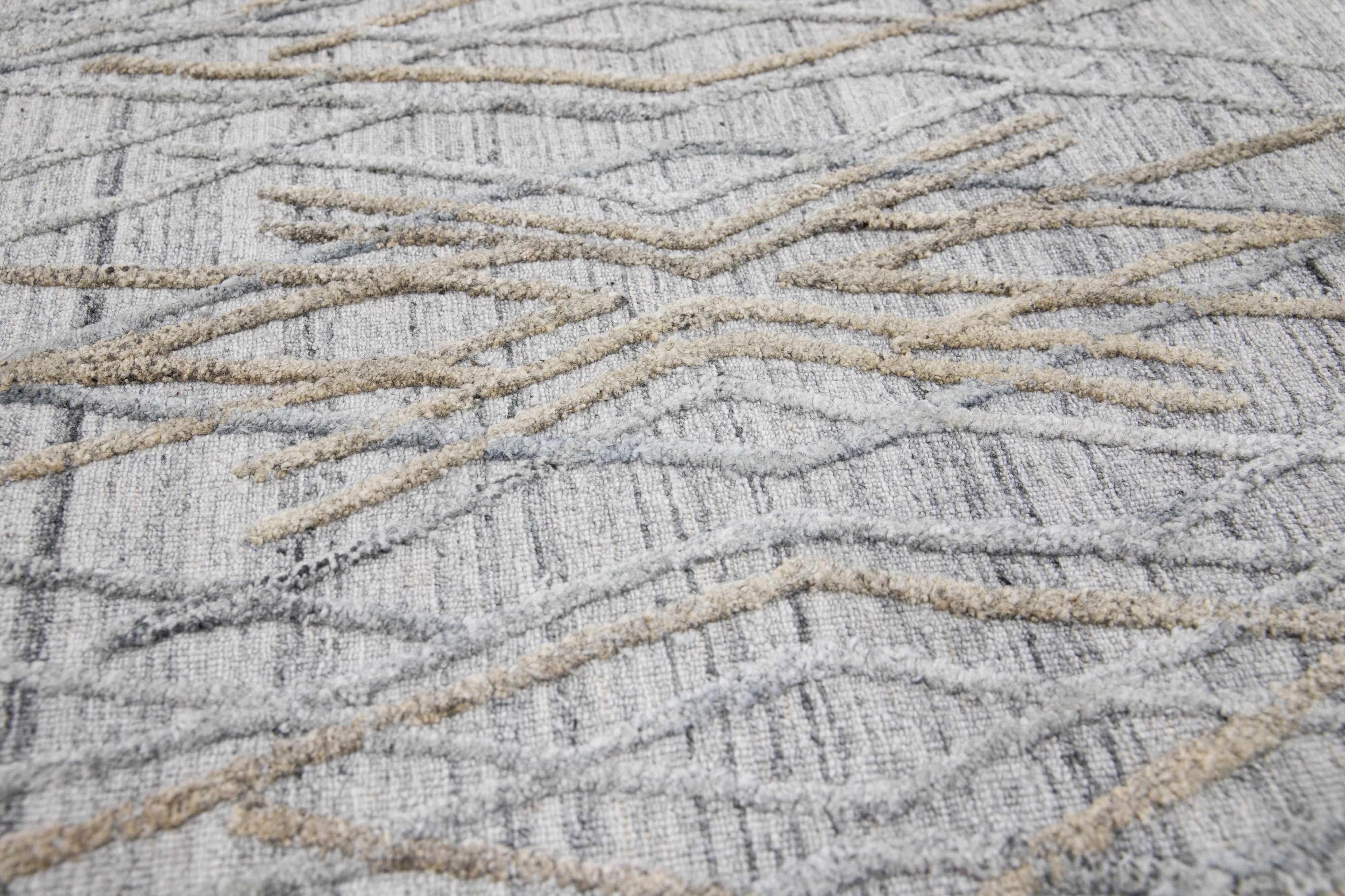 Silver Modern Handmade Abstract Custom Wool Rug (Indisch) im Angebot