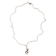Collana con scimmietta d'argento, perla, occhi di rubino e pancia con diamante – J Dauphin