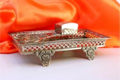 Silver morrões tray and scissors with a wire rack and set on four shell feet