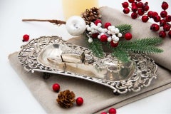 Silver morrões tray & scissors cut w/ scrolls & acanthus leaves