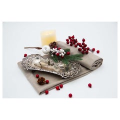 Silver morrões tray 
scissors cut w/ scrolls 
acanthus leaves