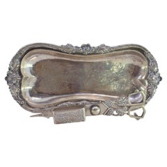 Silver morrões tray 
scissors w/ chiseled floral reliefs 
engraved center