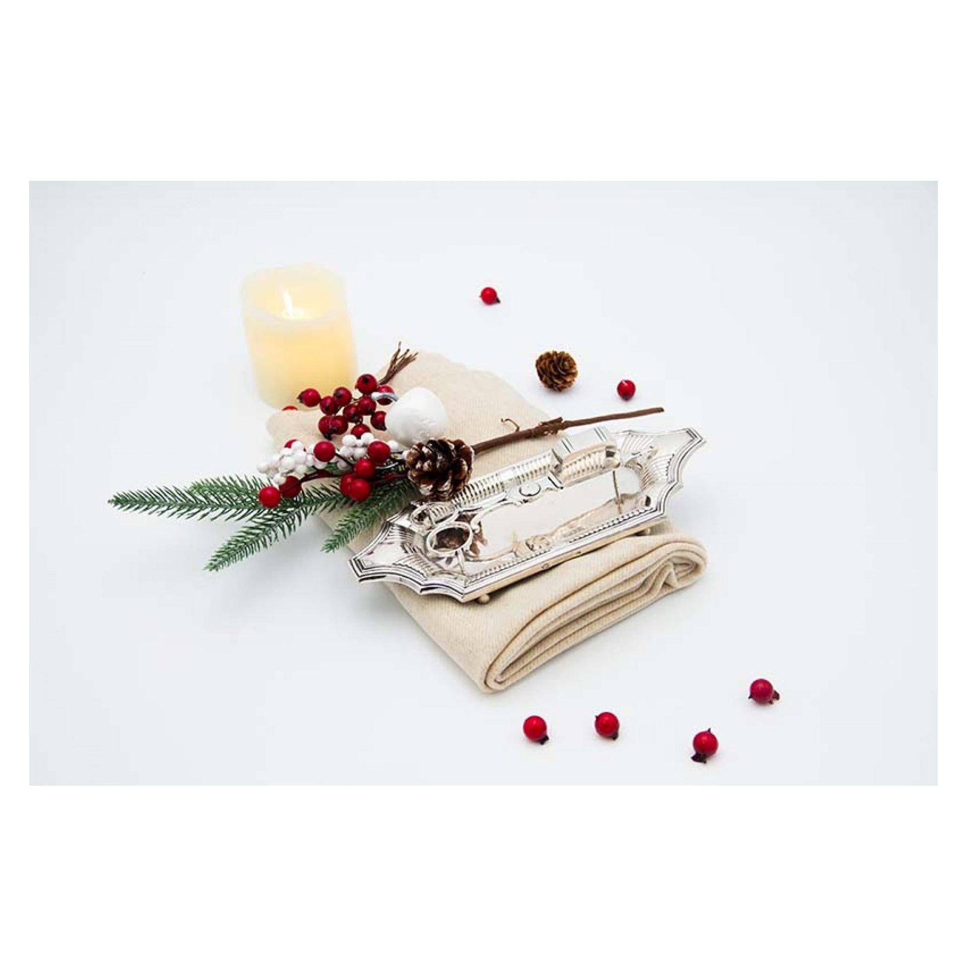 Silver Morrões tray 
scissors w/ fluting 
double frieze on 4 feet