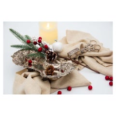 Silver Morrões tray 
scissors w/ raised florals 
4 shell feet