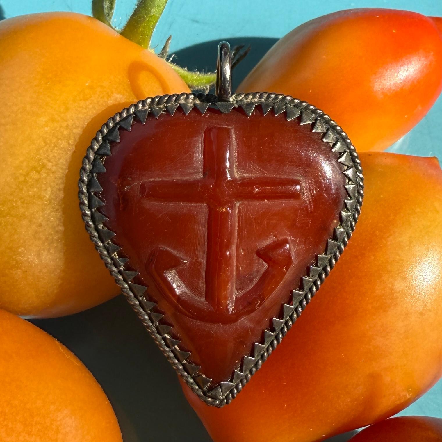 Silver-Mounted Amber Heart-Shaped Pendant. Germany, 17th century For Sale 8