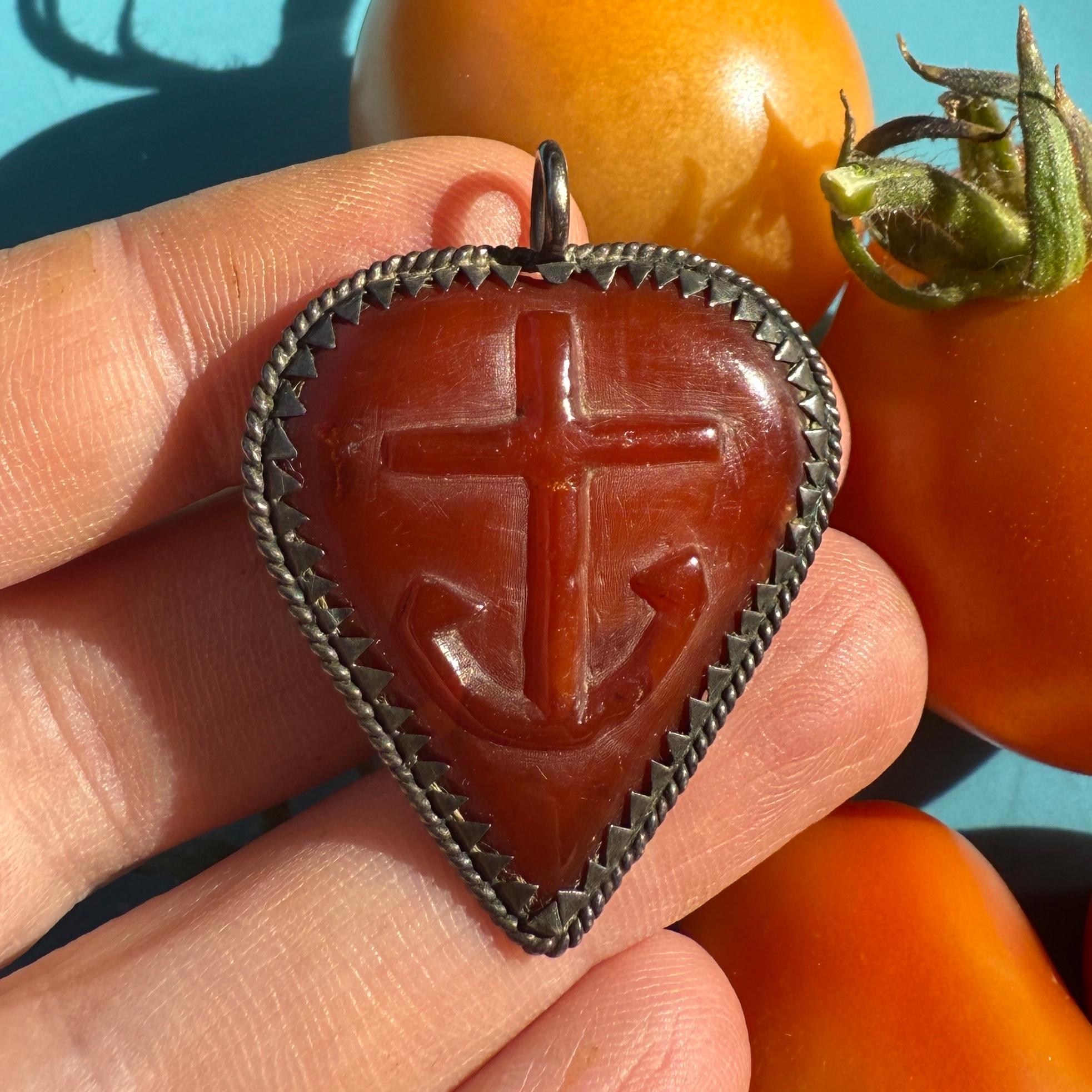 Silver-Mounted Amber Heart-Shaped Pendant. Germany, 17th century For Sale 1