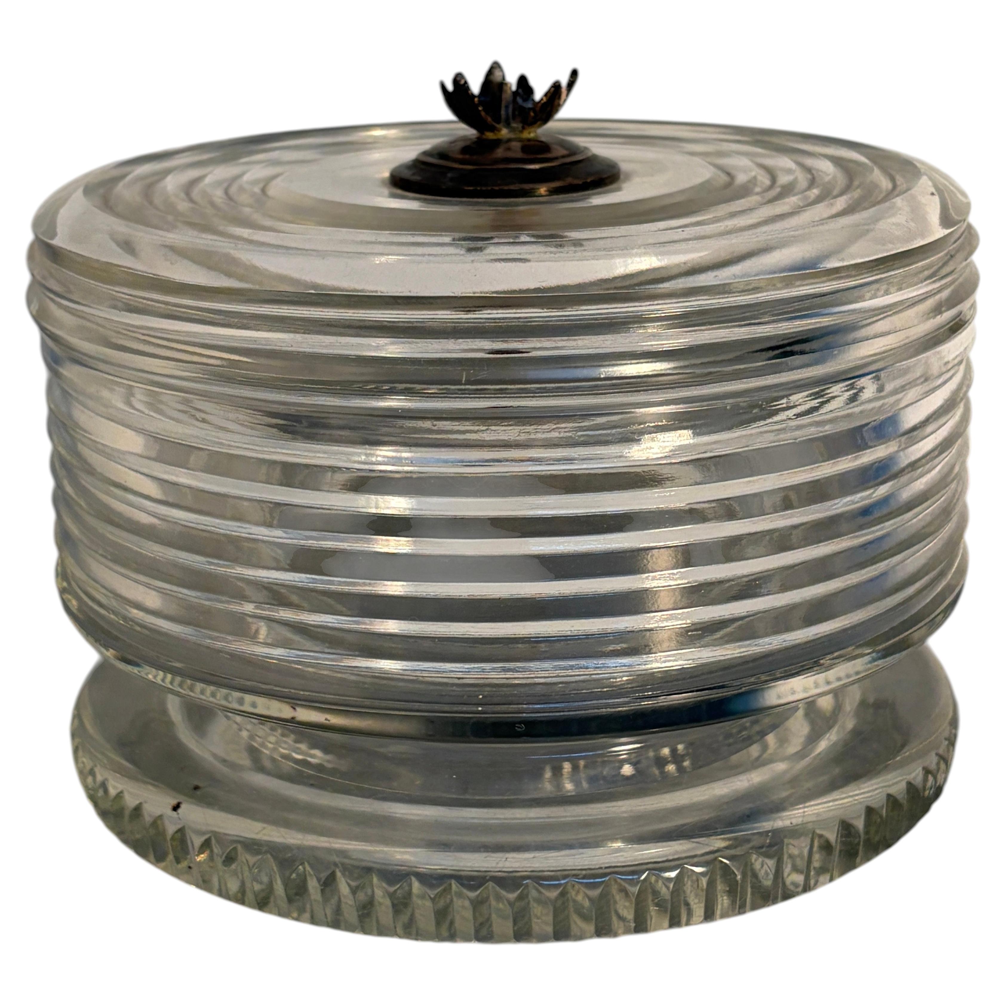 Caja de cristal tallado con montura de plata, tapa de plata 800 y base facetada en venta
