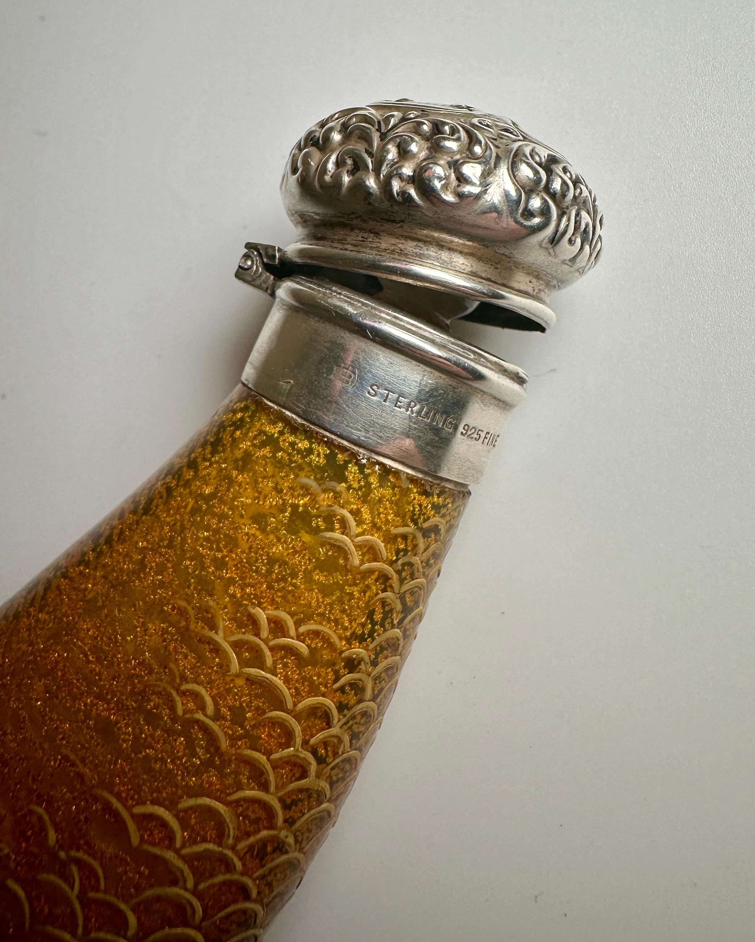 XIXe siècle Bouteille à parfum en argent avec poisson, vers 1890 en vente