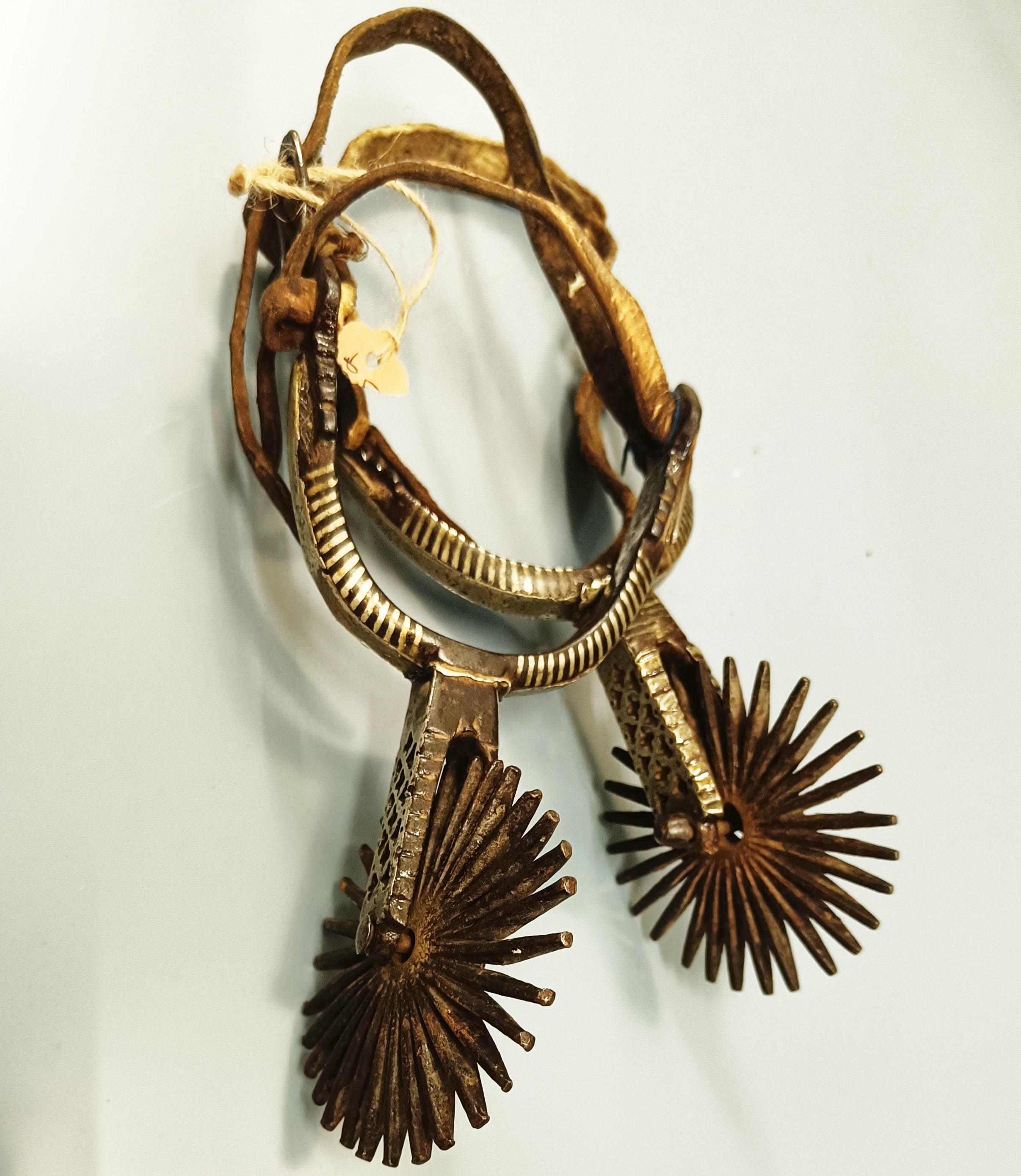 Speroni da gaucho montati in argento - Oggetti d'antiquariato decorativo dell'Arte Antiques del Sud America In condizioni discrete in vendita a London, GB