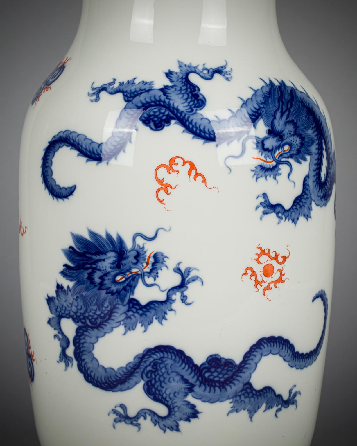 Silver Mounted German Porcelain Meissen Dragon Vase, circa 1920 In Good Condition For Sale In New York, NY