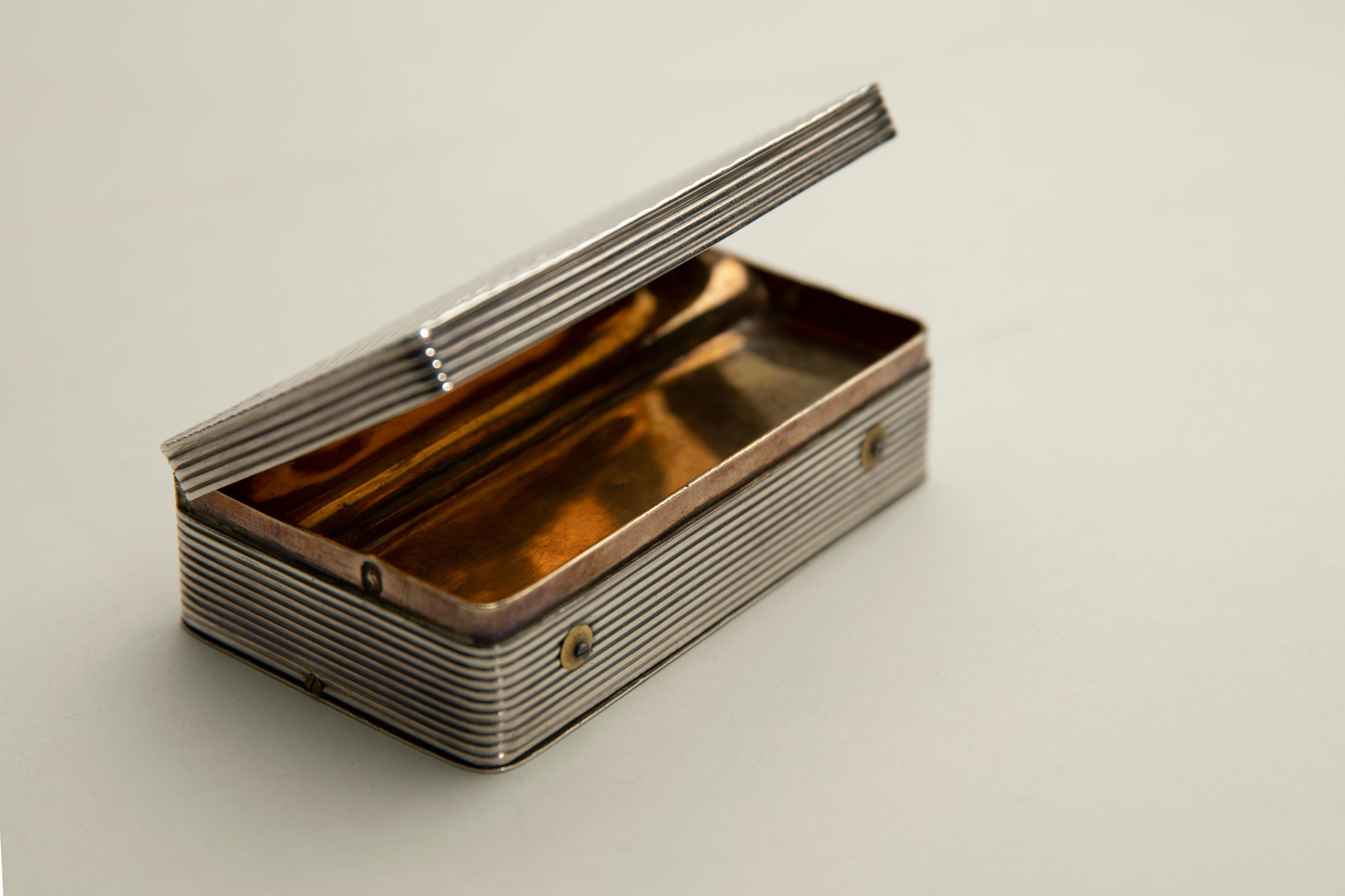 Other Silver musical snuff box For Sale