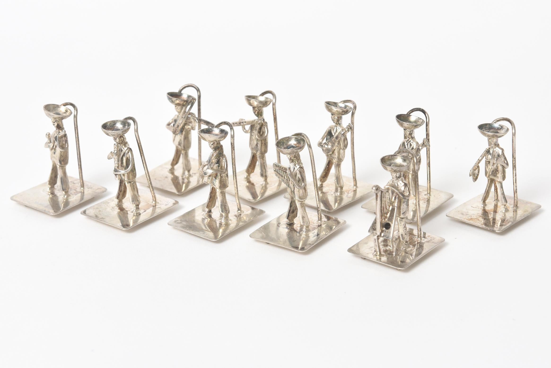 Delightful set of 10 - 900 silver figural place cardsholders featuring a group of mariachis playing instruments.

Marked on the bottom 900.