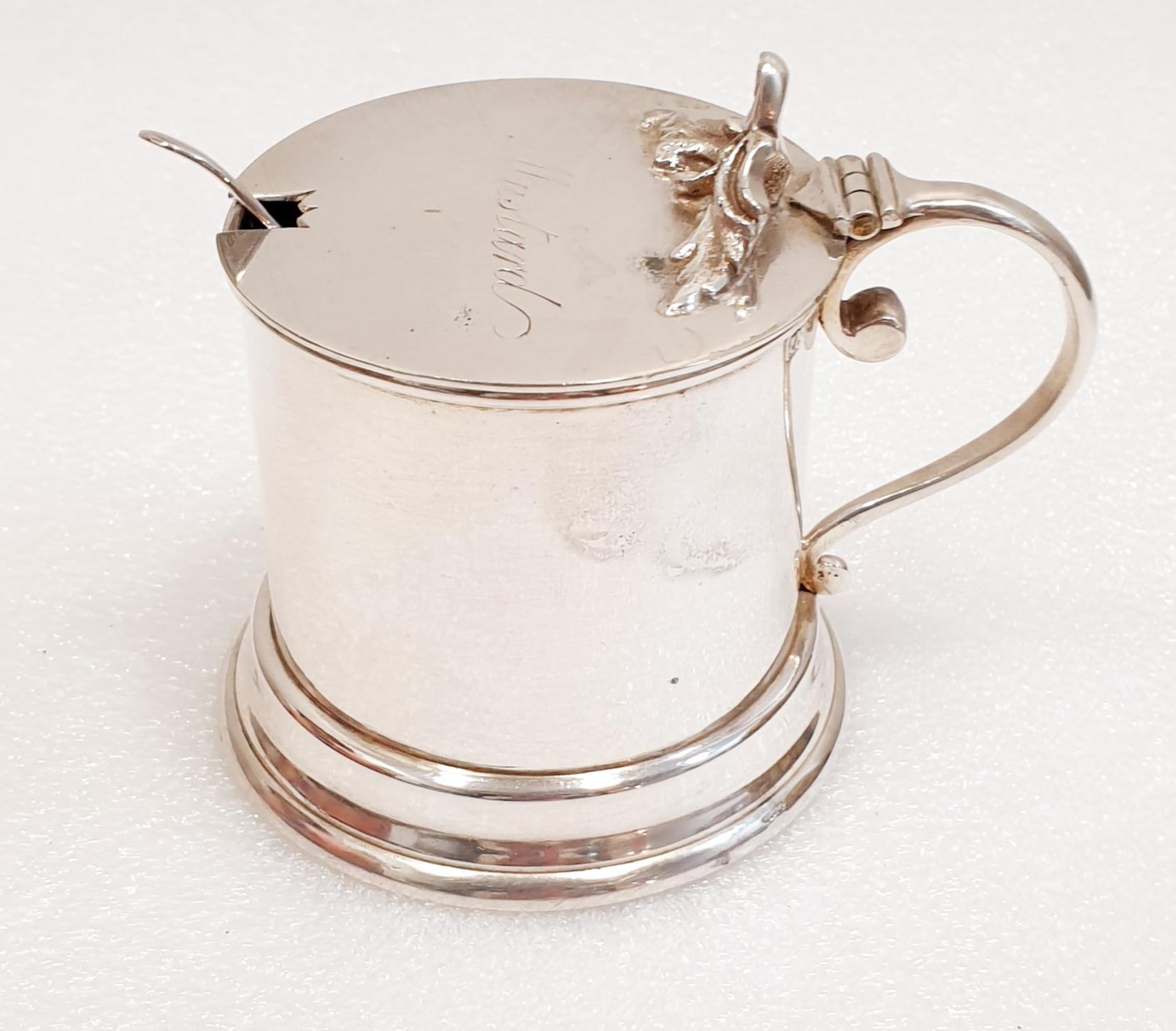 Silver mustard pot / Antique sterling sliver seasoning pot
Antique sterling silver mustard / glass lined seasoning pot 1919

Beautifully crafted antique mustard pot comprised of heavy weight handle with hinged lid (also stamped inside). The pot